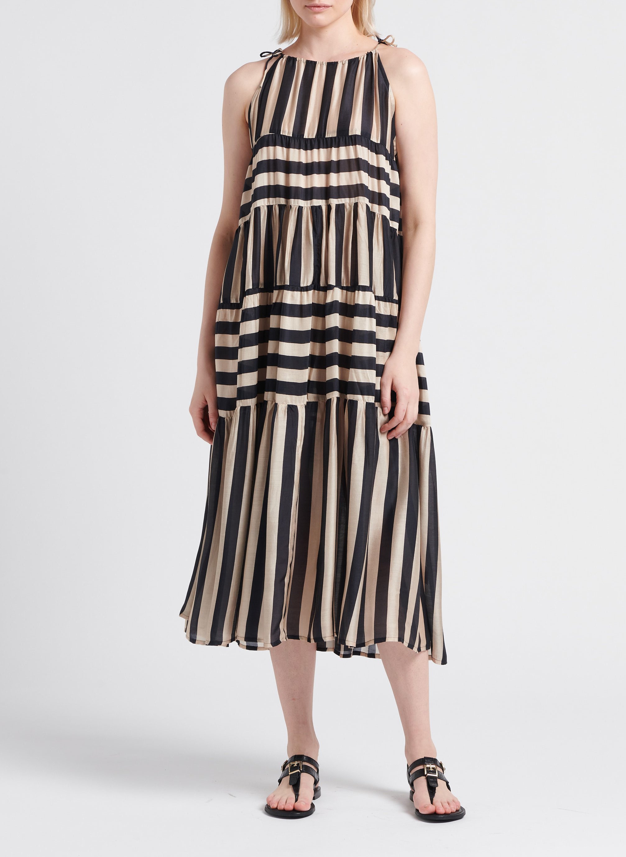 Lange, ruimvallende, gestreepte jurk SUNDRESS Wit