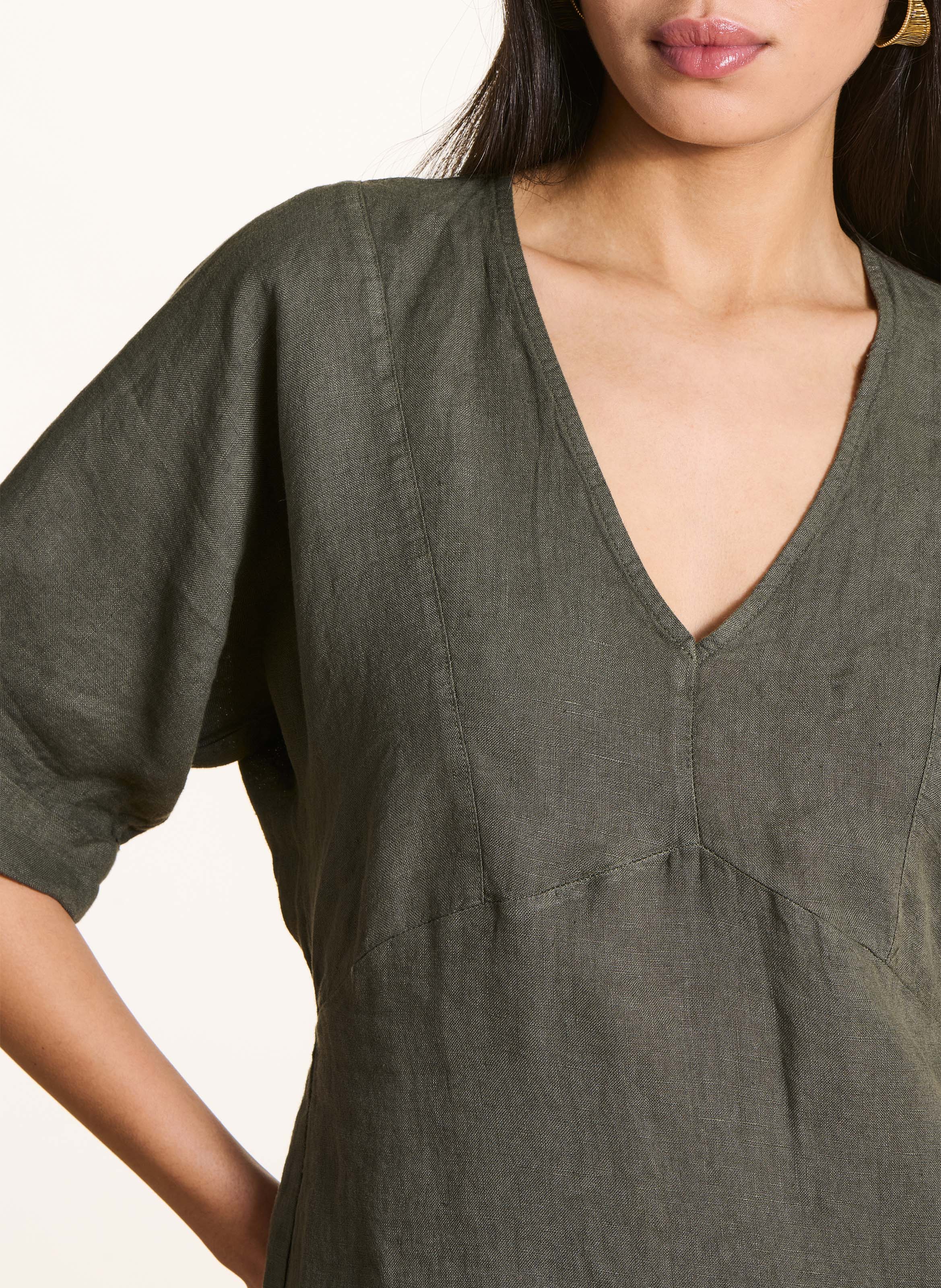 Robe courte col V en lin LA FEE MARABOUTEE Vert