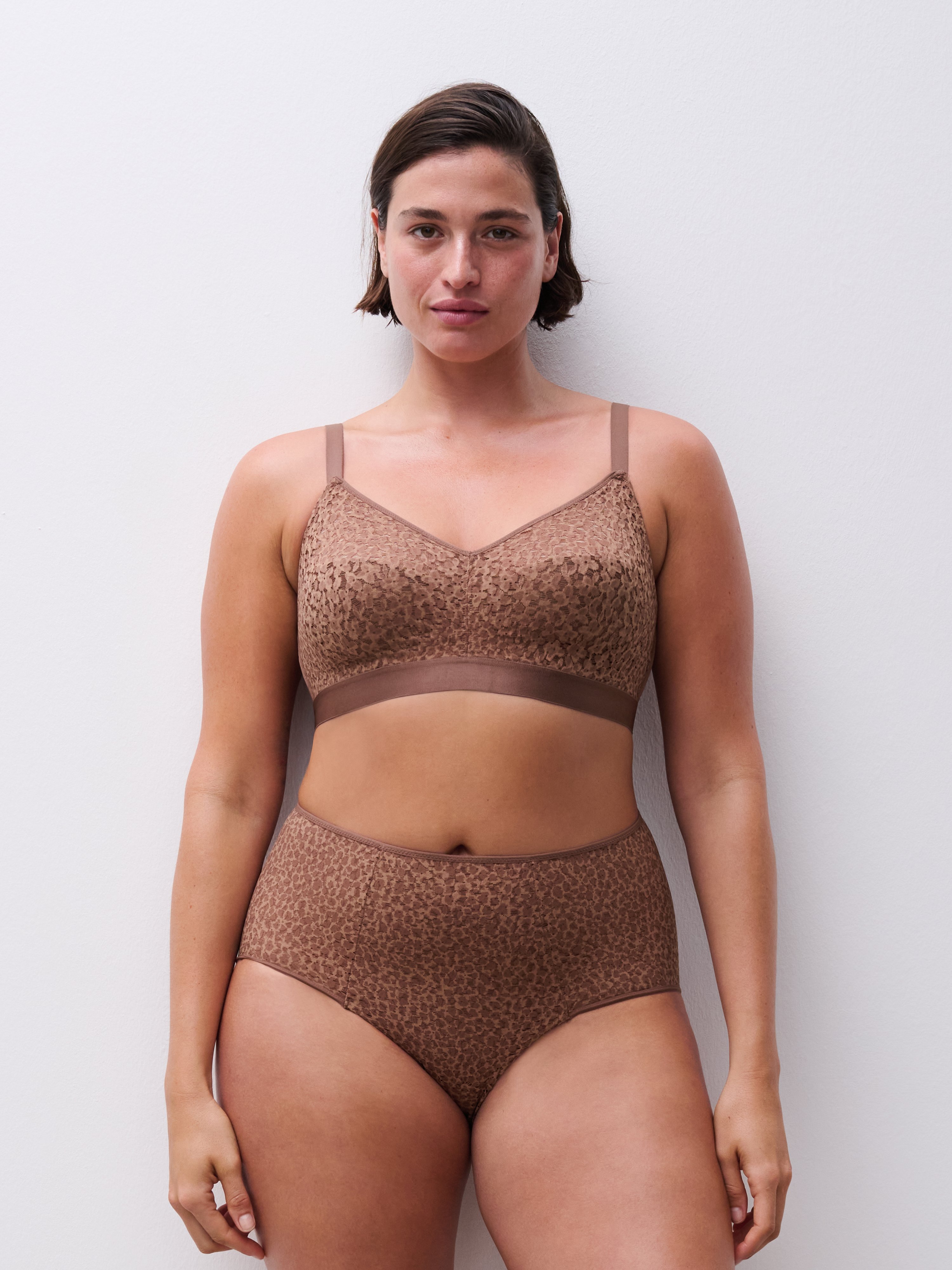 Non-wired support bra with cups Brown