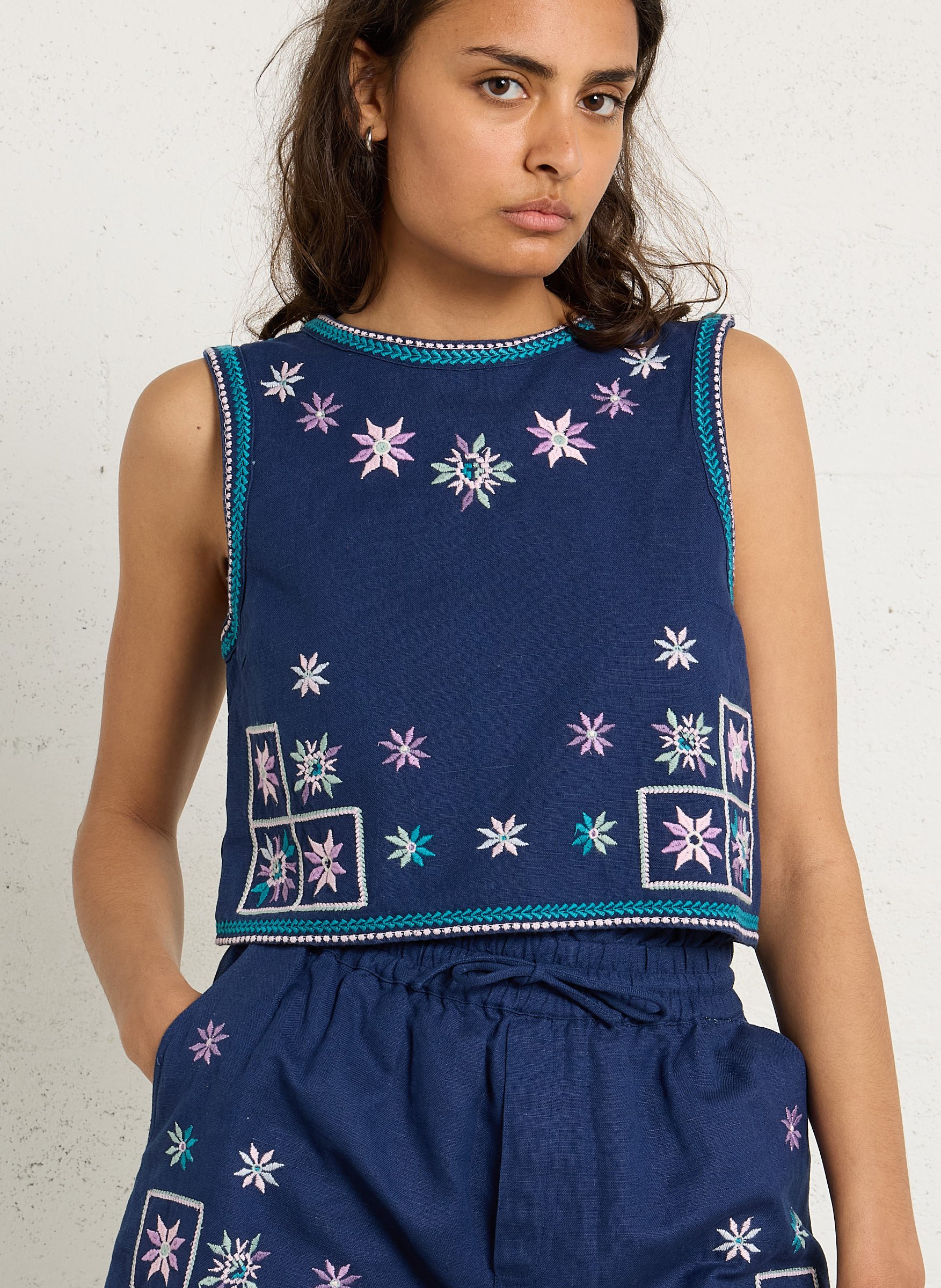 Top court brodé LOUISE MISHA Bleu