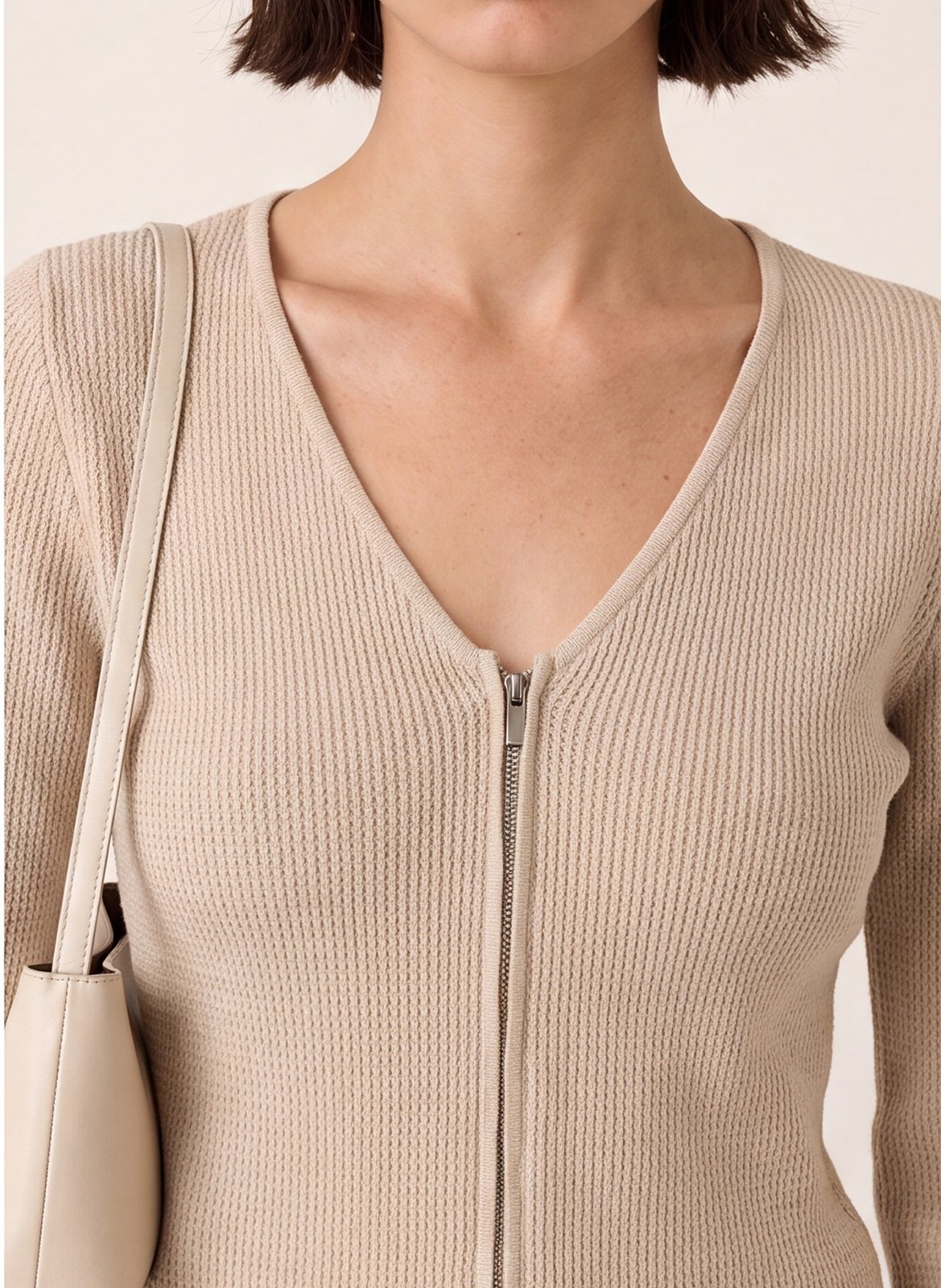 Recht vest met V-hals en ritssluiting KOOKAI Beige