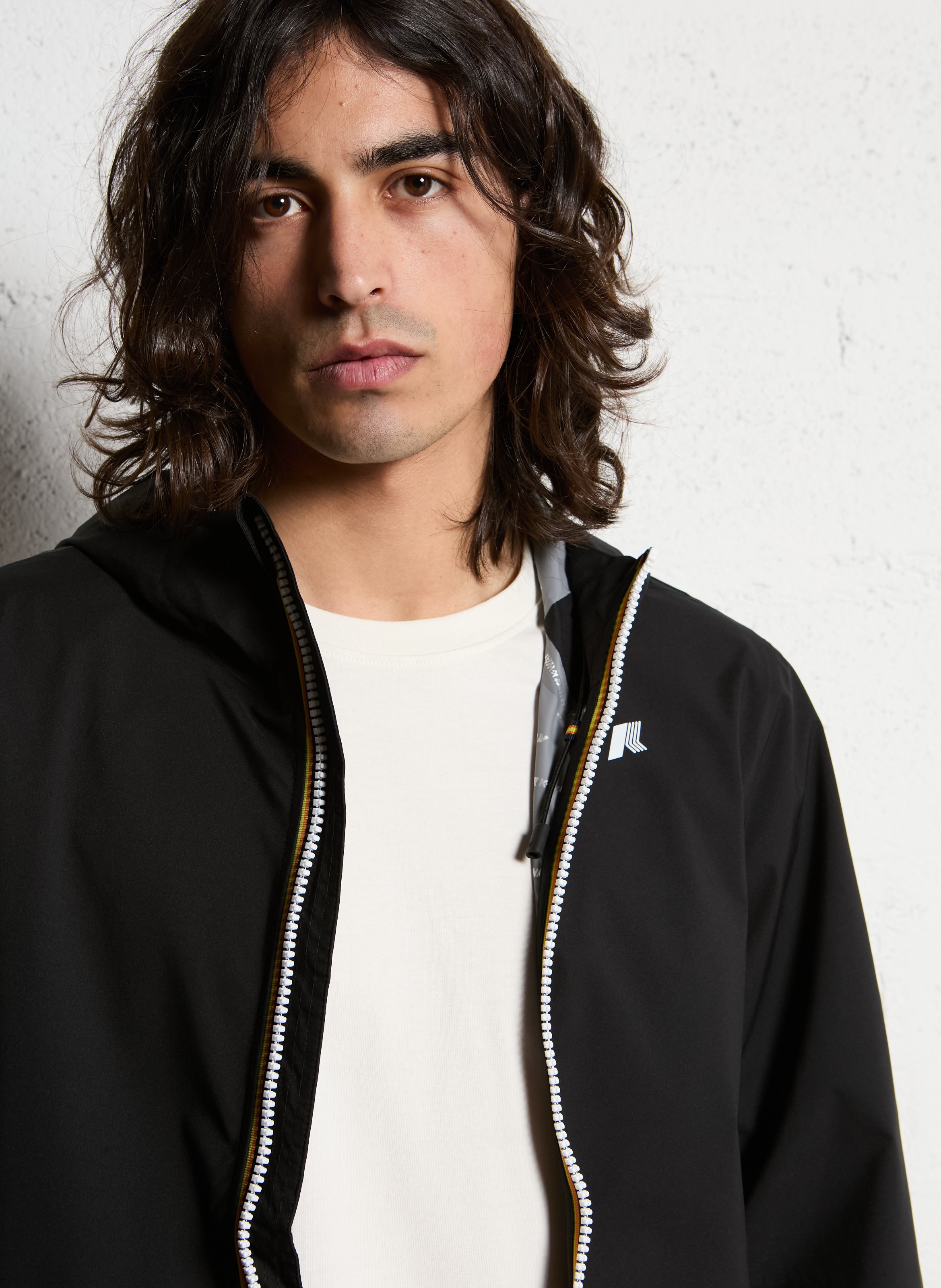 Kurze Kapuzenjacke mit Reißverschluss Schwarz