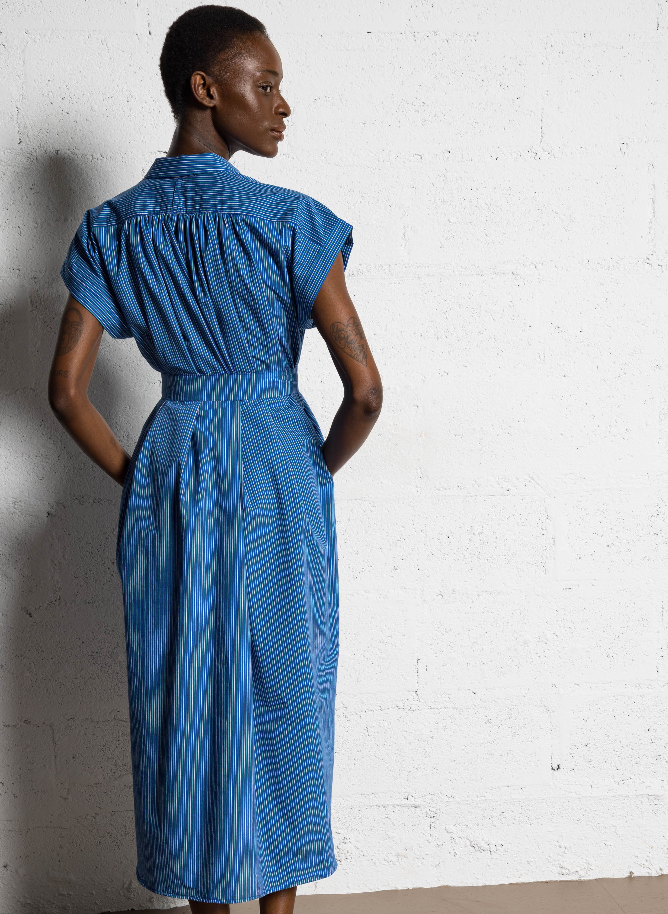 Lange jurk met klassieke kraag van gemengd katoen BELLEPIECE Blauw