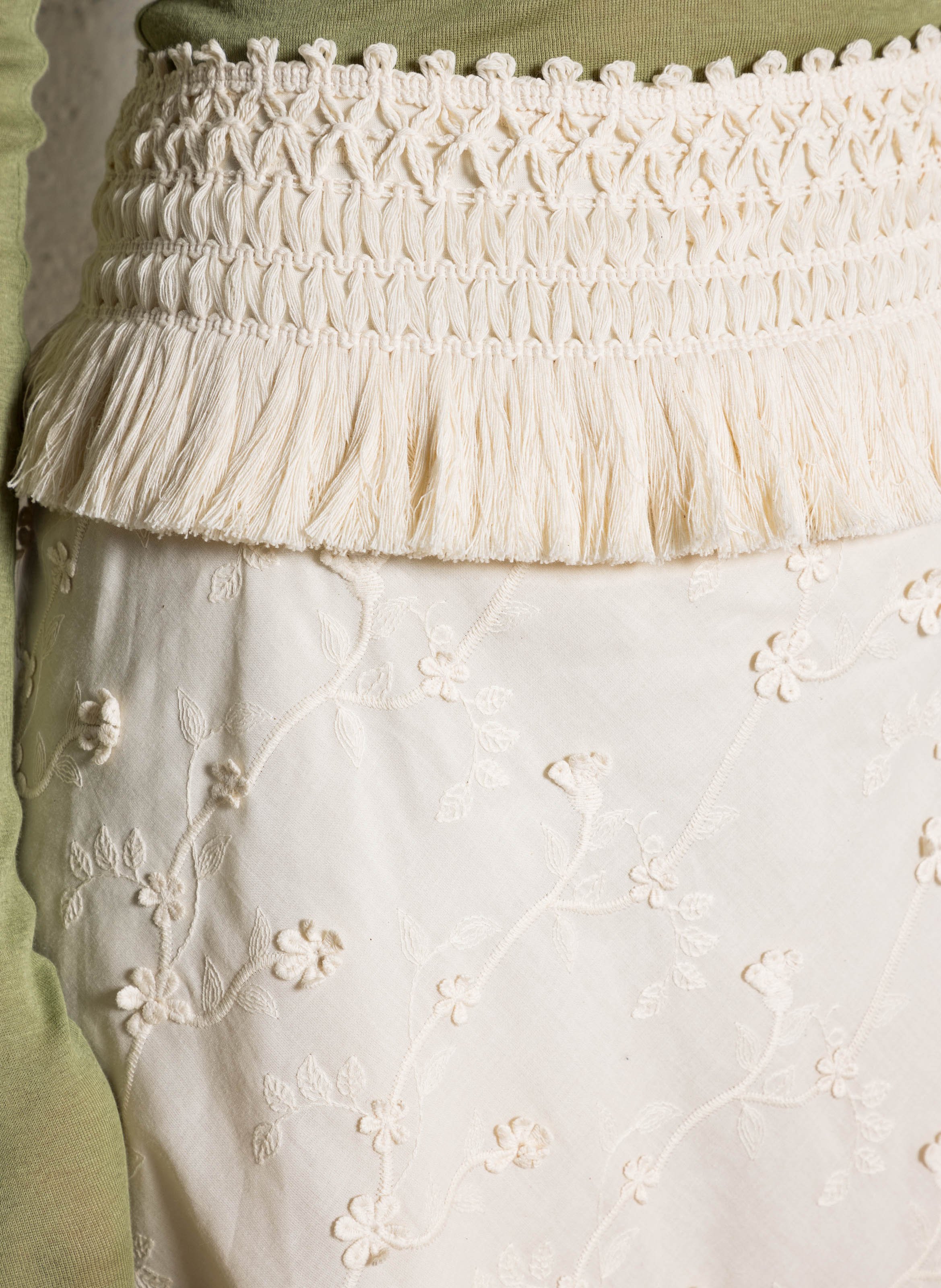 Jupe mi-longue brodée en coton Beige