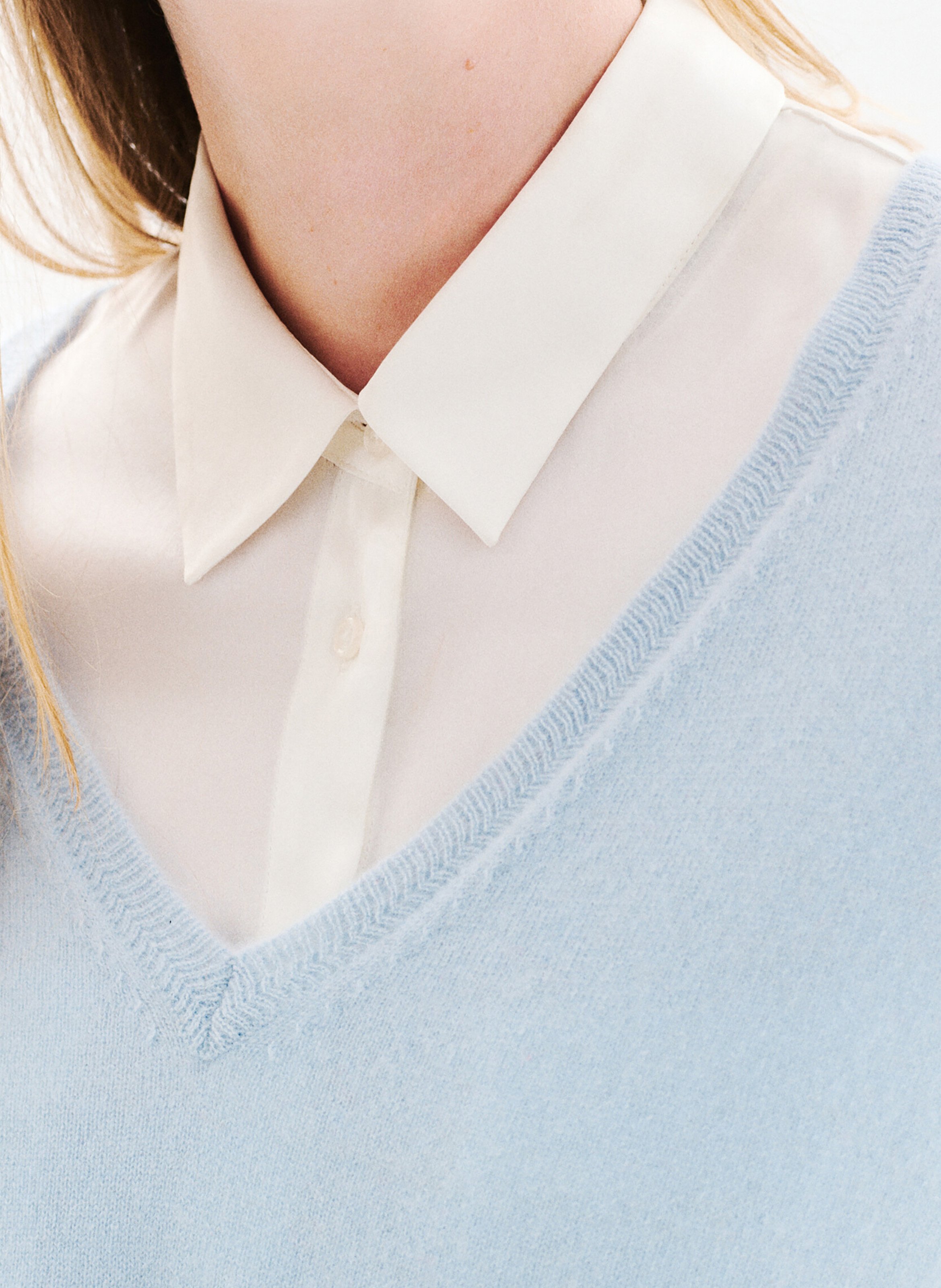 Pull cintré col V en cachemire CAROLL Bleu