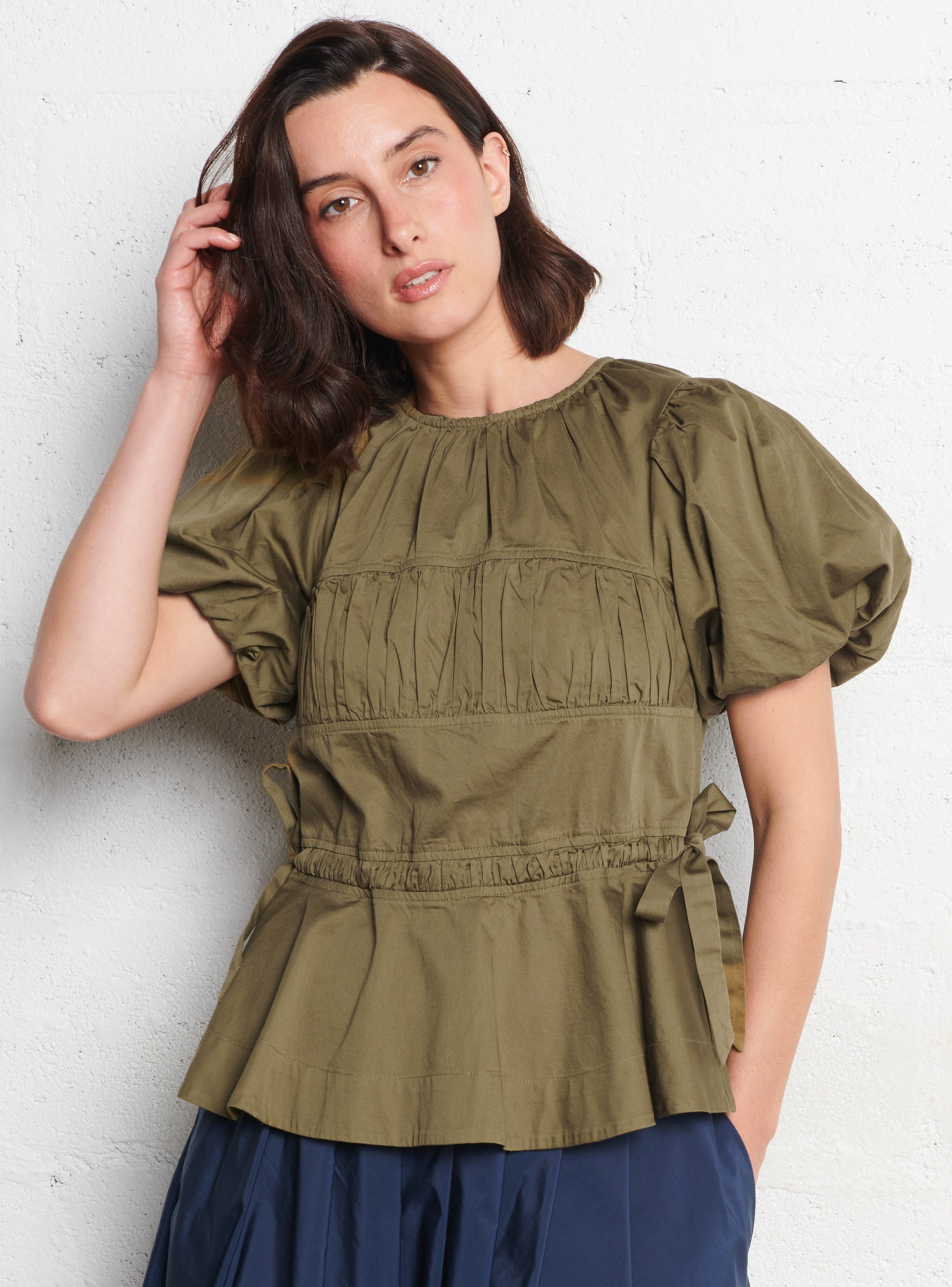 Top cintré à manches courtes bouffantes uni DAMSON MADDER Kaki