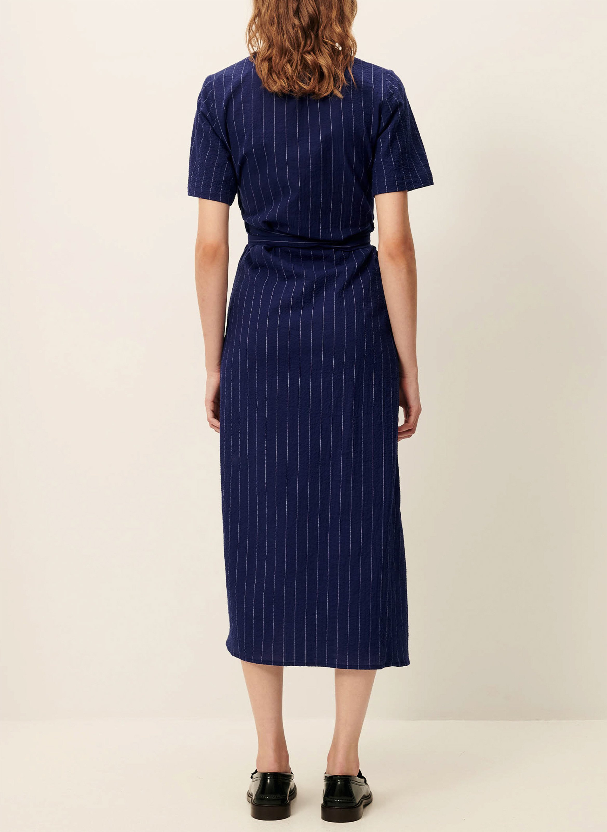 Gestreepte midi-jurk met een rechte pasvorm en overslag halslijn SESSUN Blauw