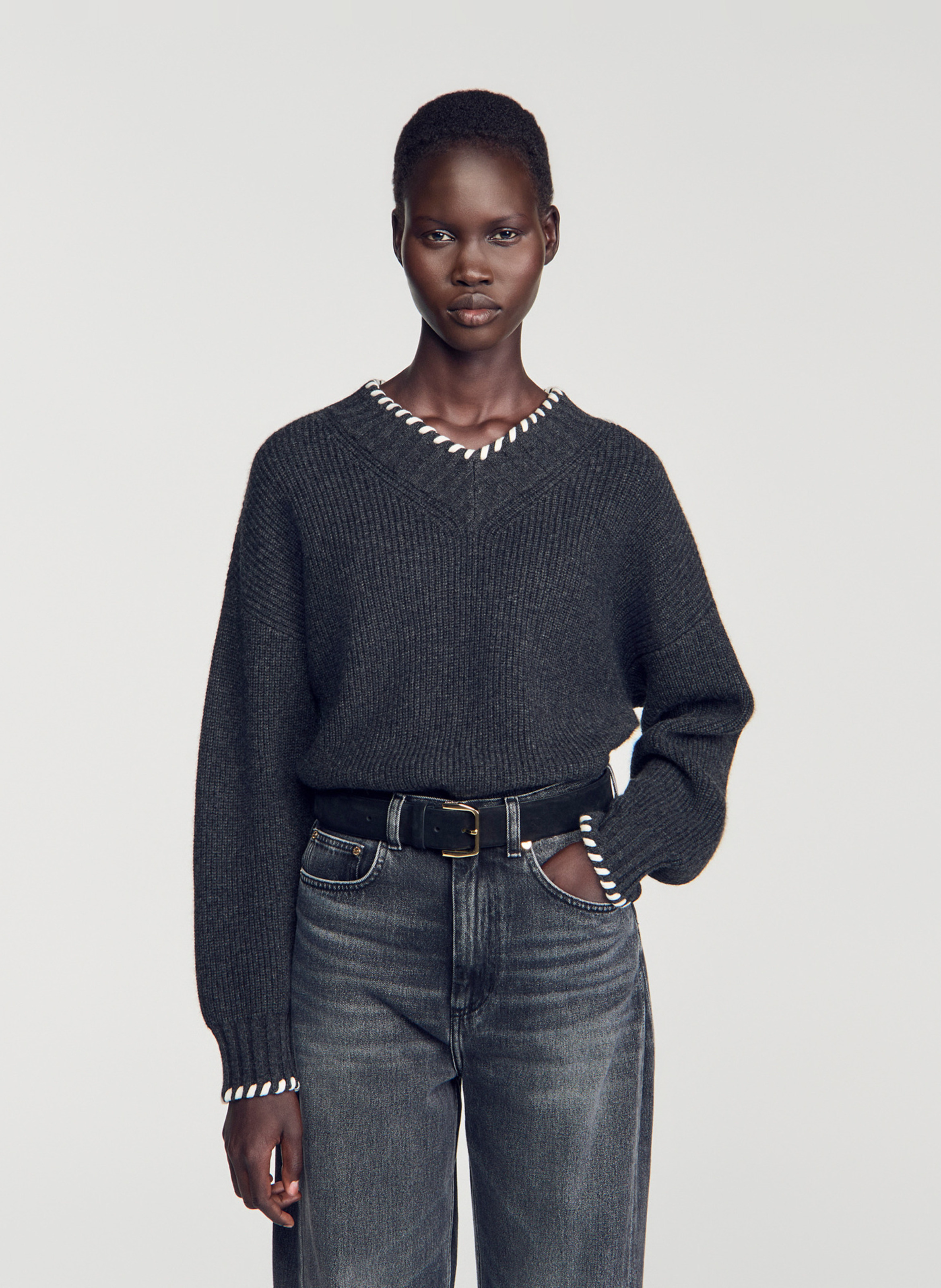 Pull droit col V en laine SANDRO Gris