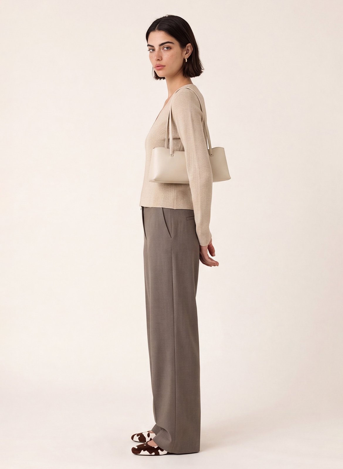 Recht vest met V-hals en ritssluiting KOOKAI Beige
