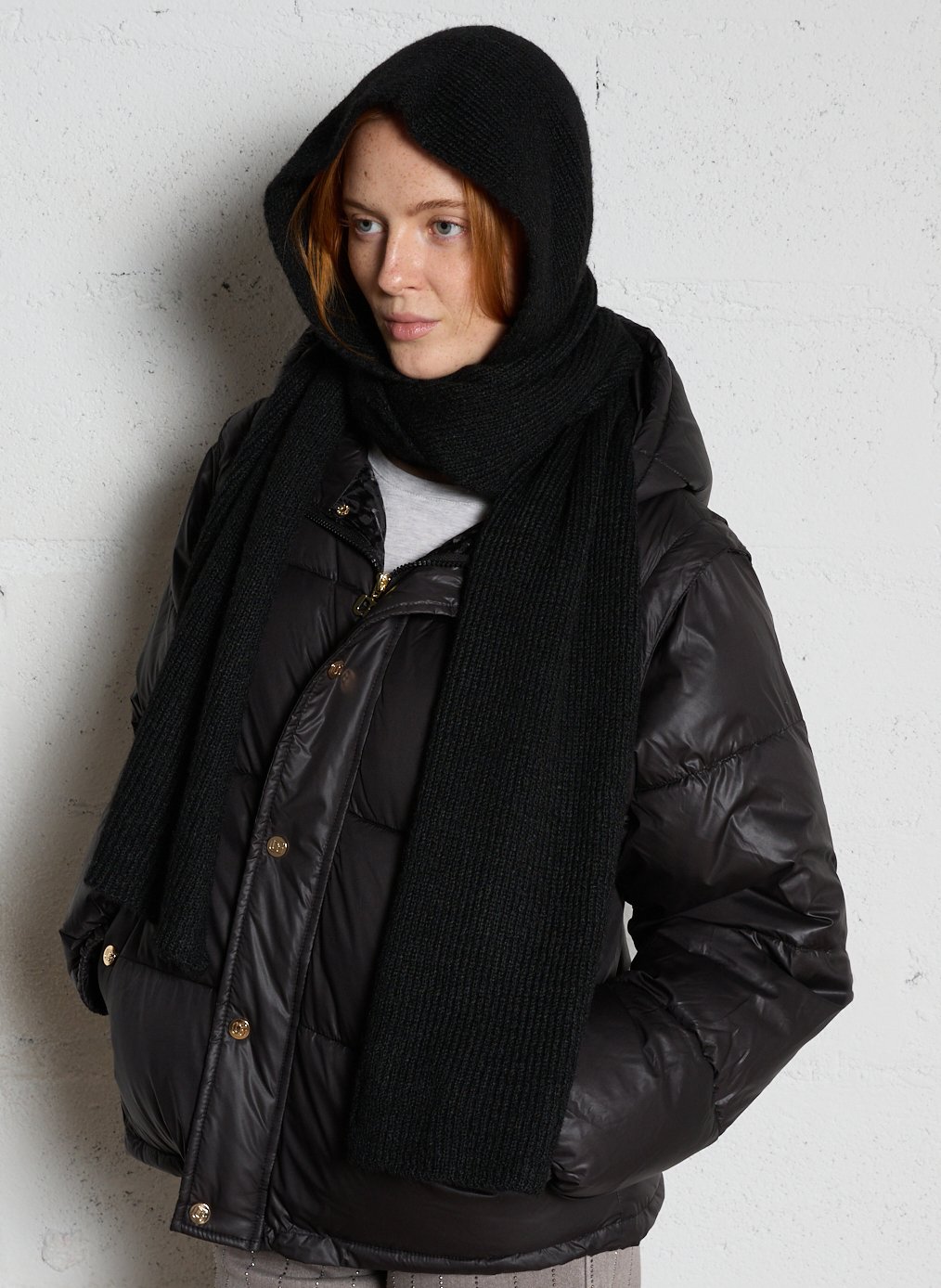 Hooded knit scarf LE TEMPS DES CERISES Black