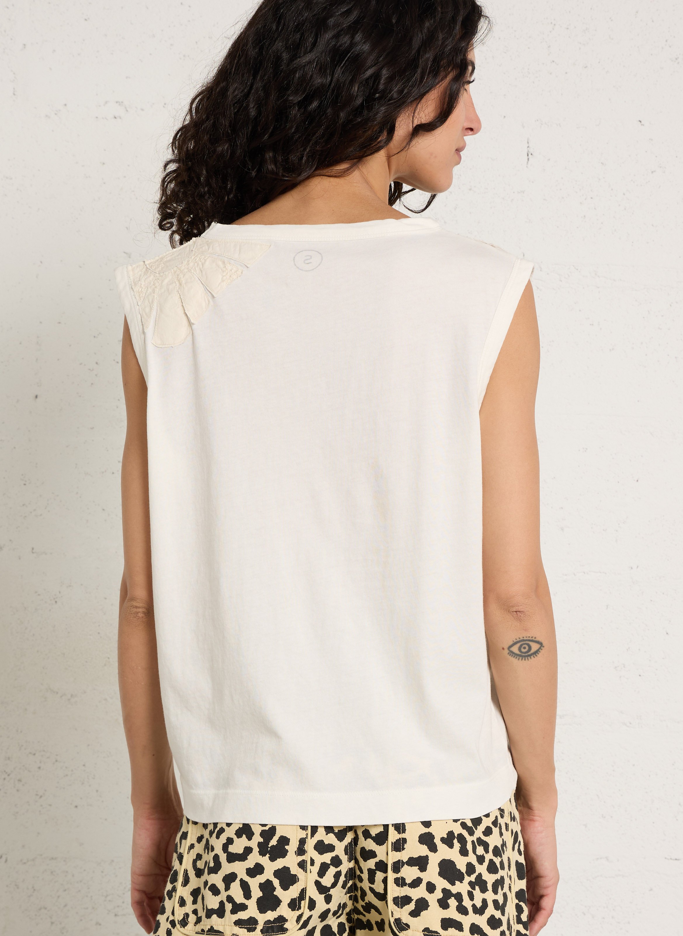 Sleeveless embroidered round neck T-shirt LEON & HARPER White