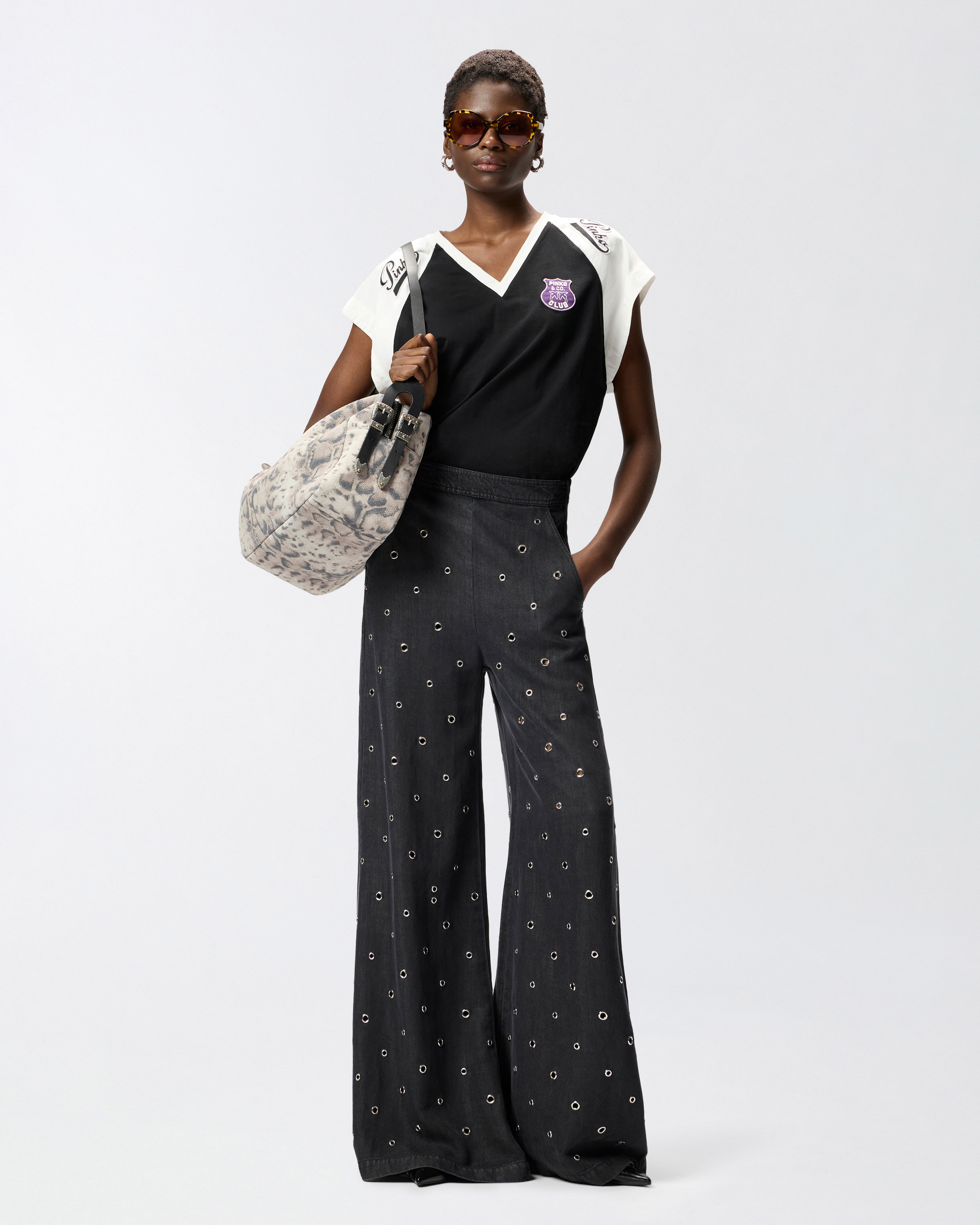 T-shirt col v avec écusson motif logo PINKO Multicolore