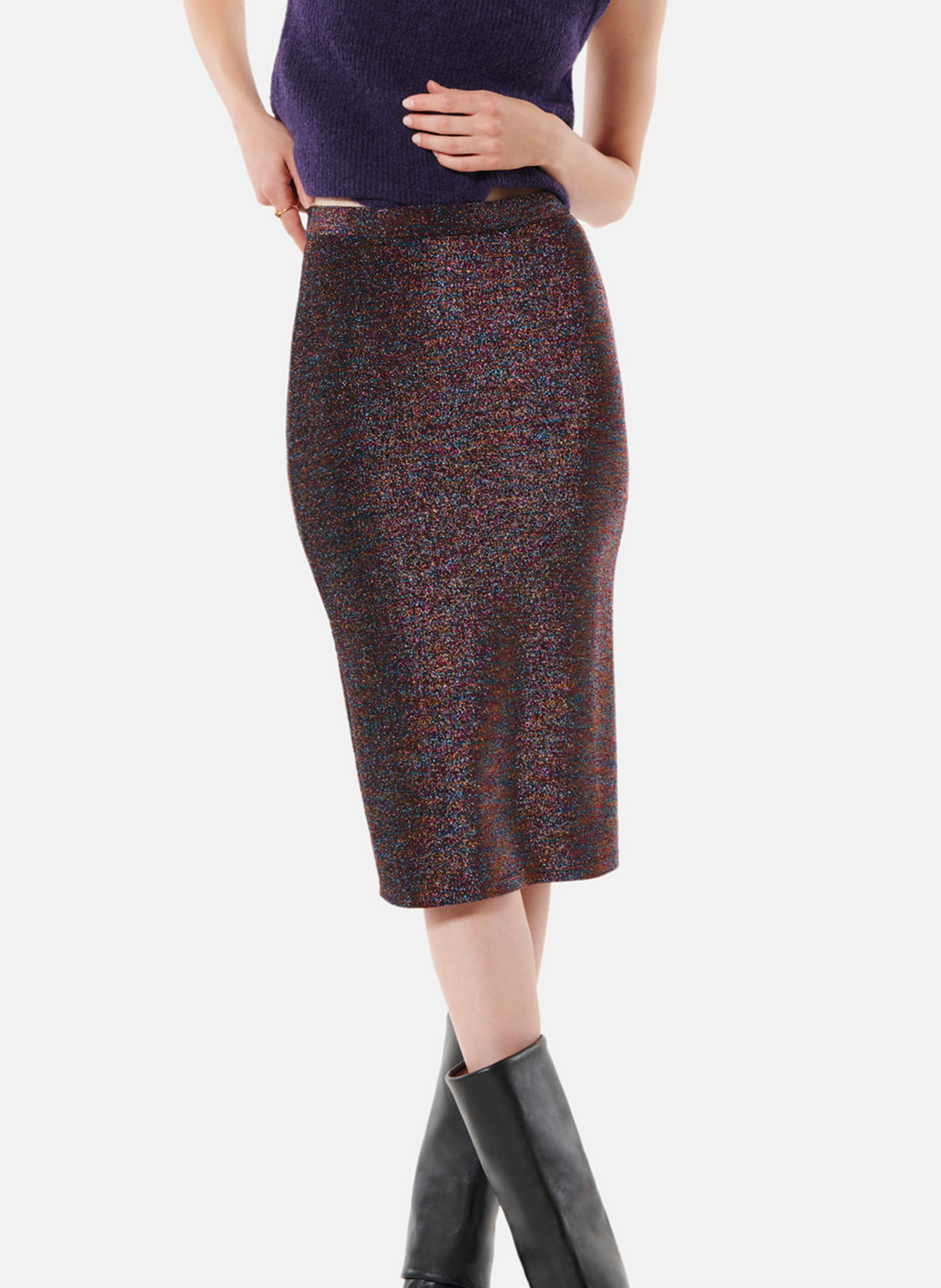 Halflange, nauwsluitende rok met split middenachter KARMA KOMA