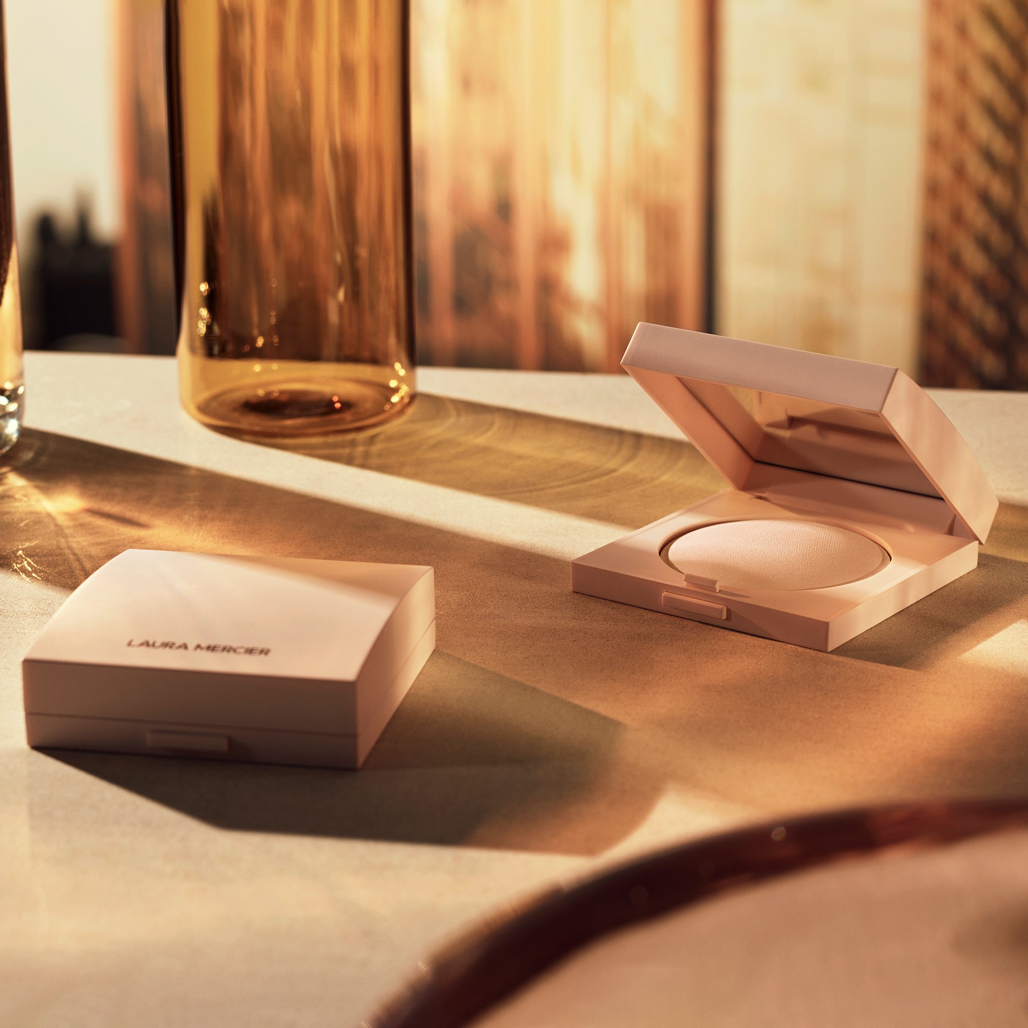 Real Flawless Powder LAURA MERCIER Honey