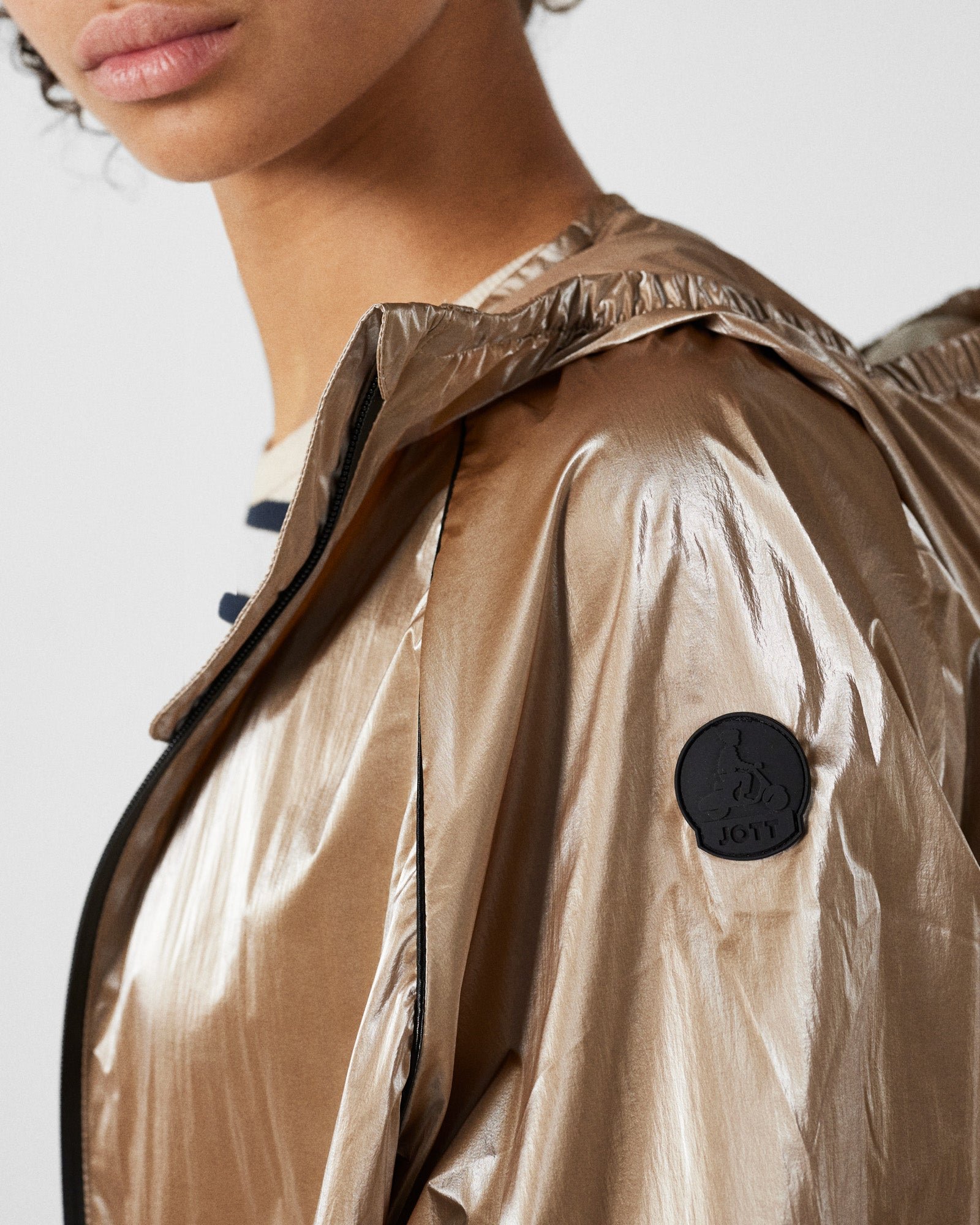 Metallic Izumi Windbreaker JOTT Brown