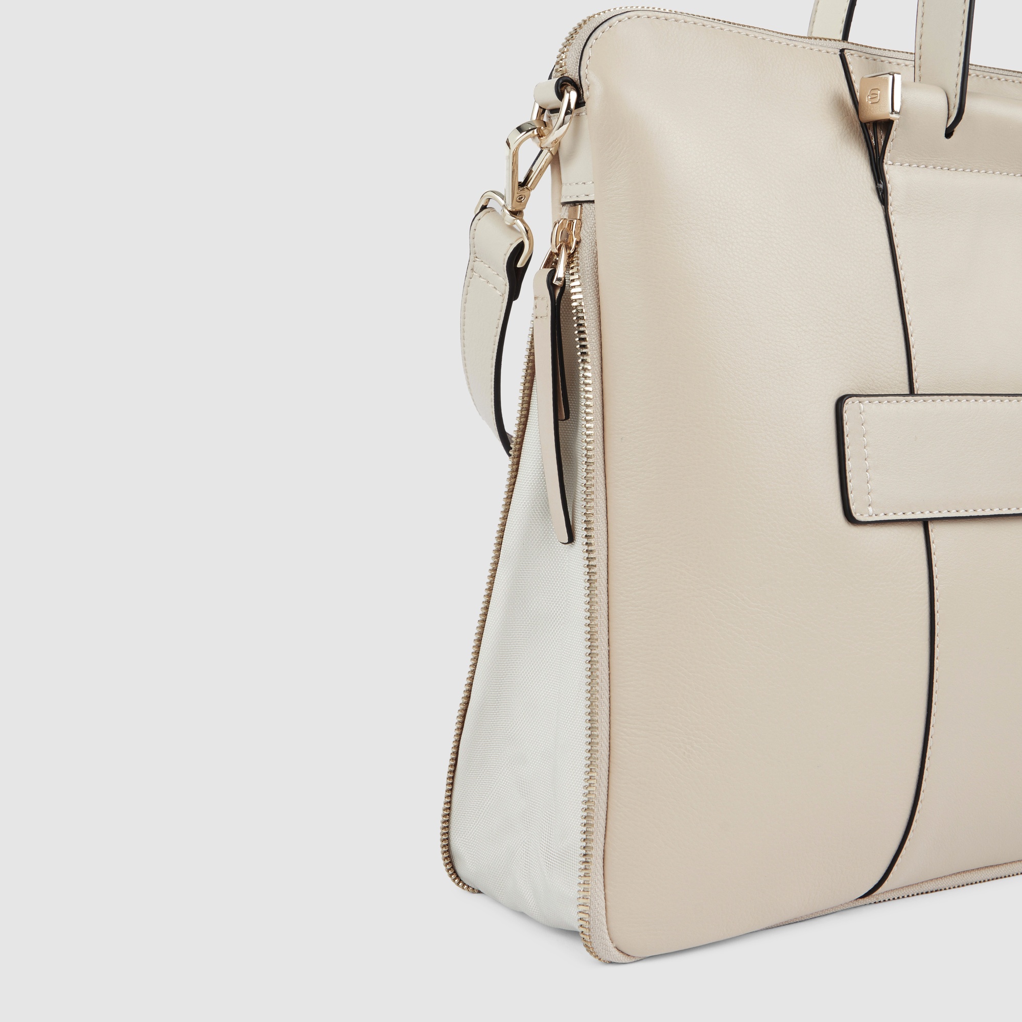 Leather messenger bag PIQUADRO Beige