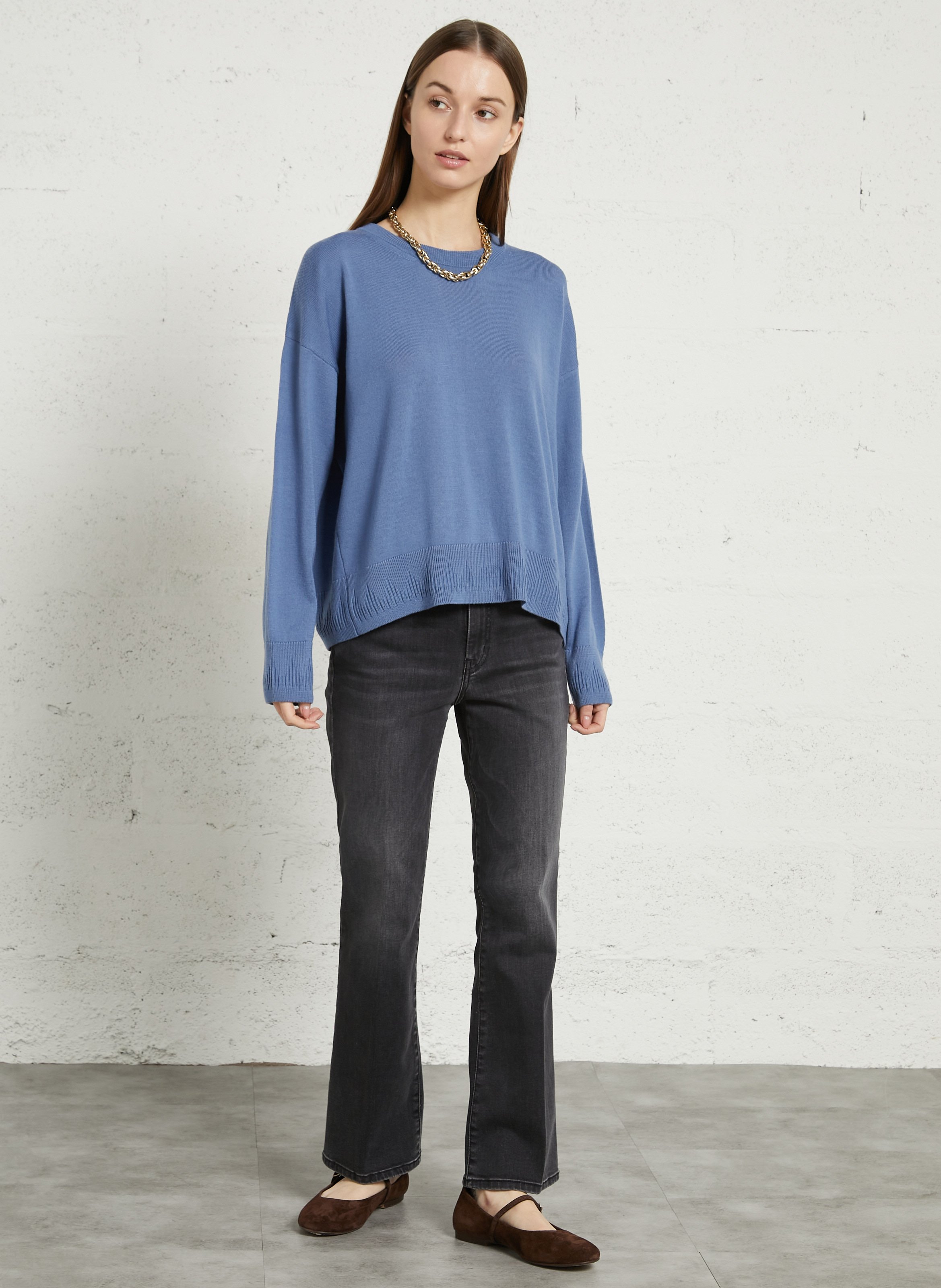 Weiter Rundhalsausschnitt-Pullover mit offener Rückenpartie aus Wolle MAISON ANJE Blau