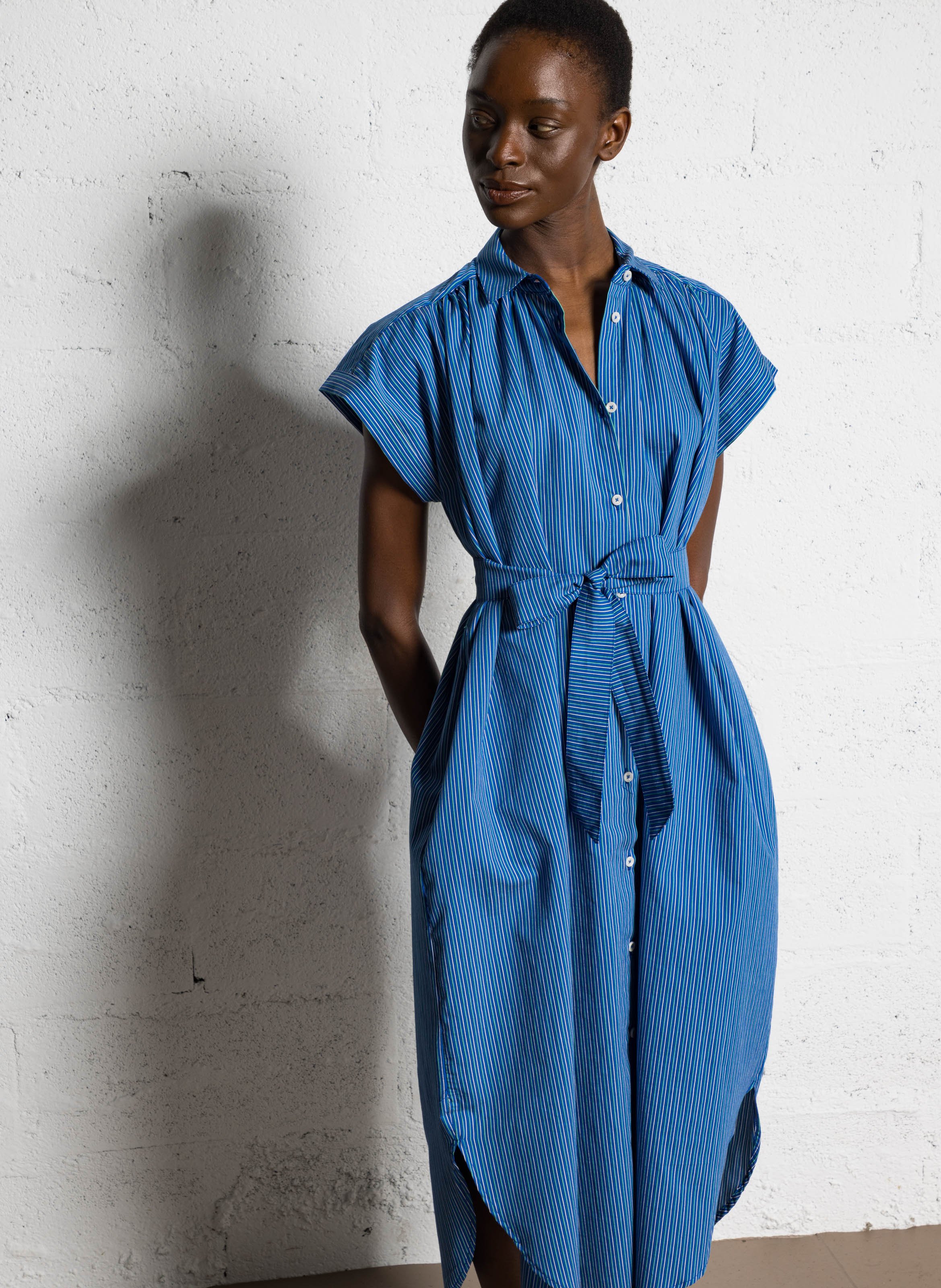 Lange jurk met klassieke kraag van gemengd katoen BELLEPIECE Blauw