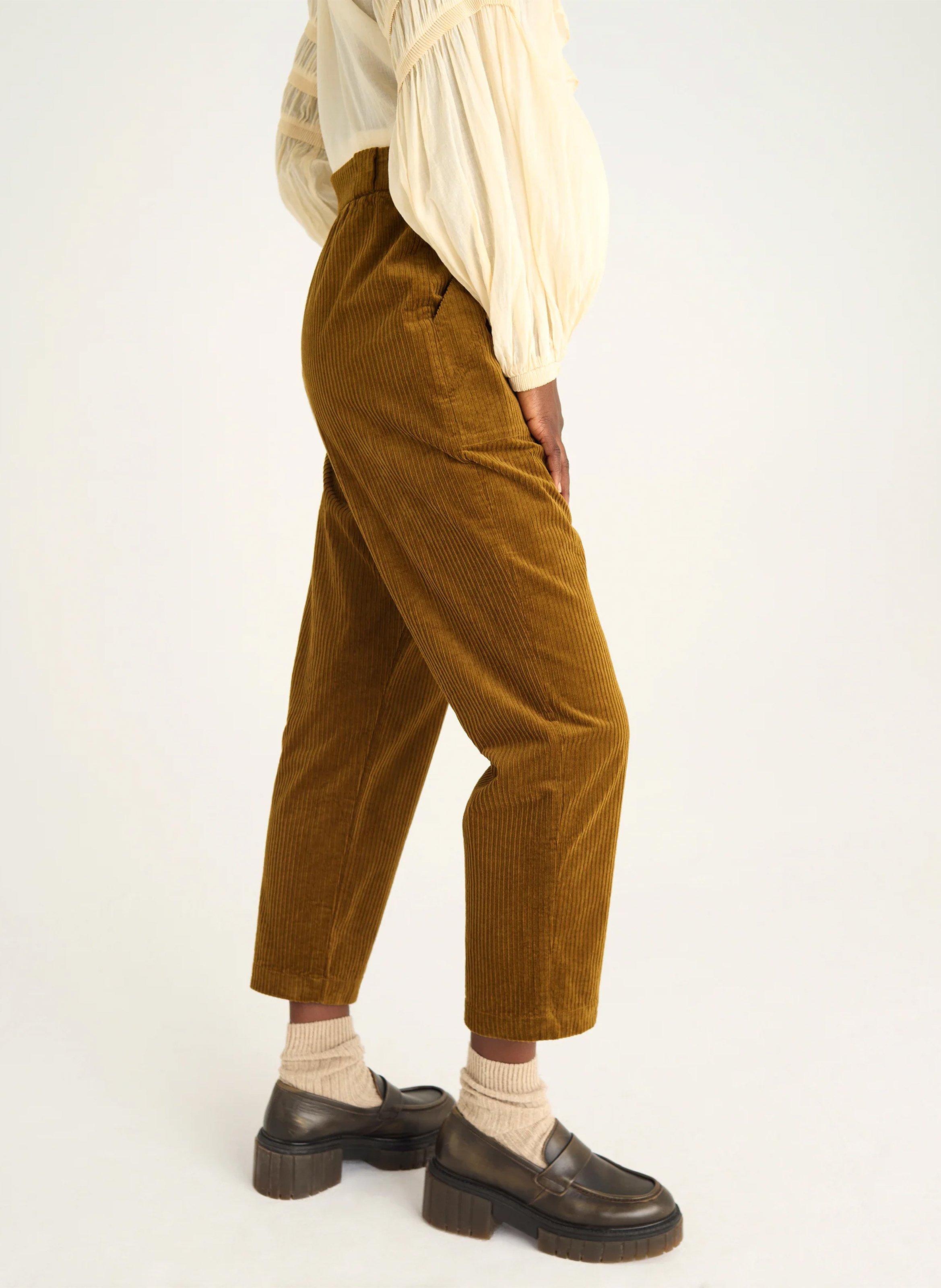 Pantalon carotte 7/8ème en velours côtelé COTELAC Marron