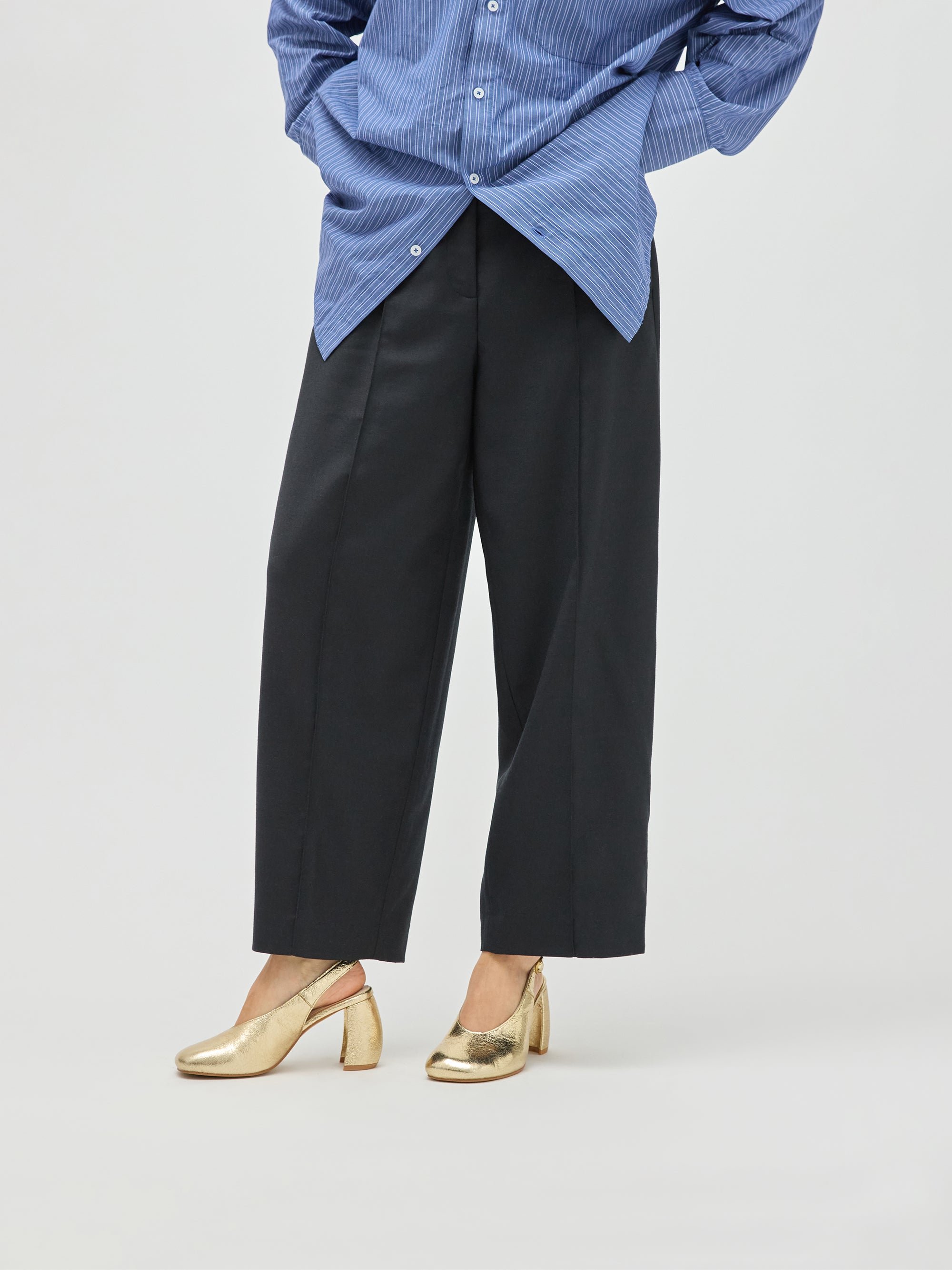 Slingback patent leather pumps with half-moon heel Golden