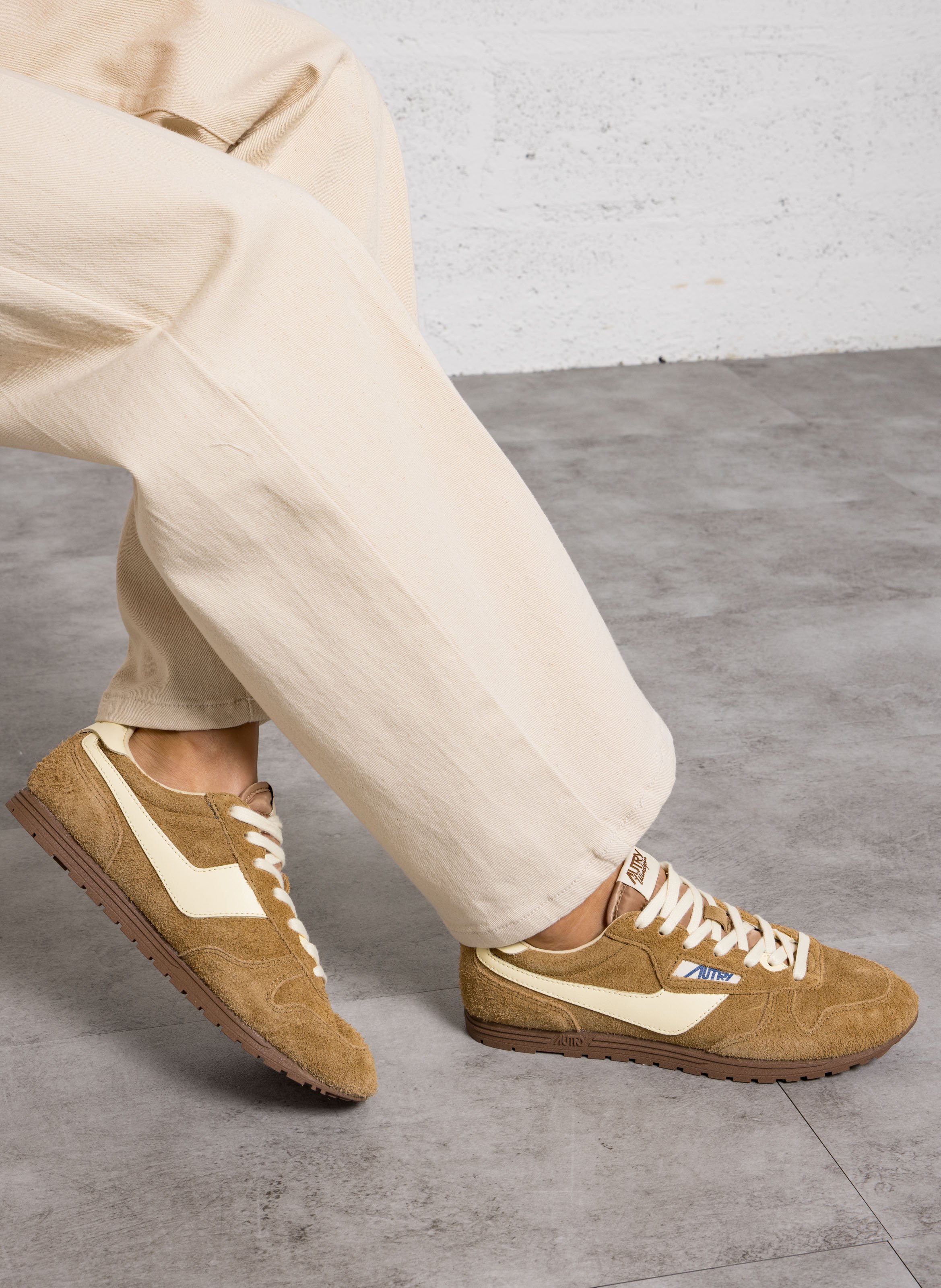 Niedrige Ledersneaker AUTRY Braun