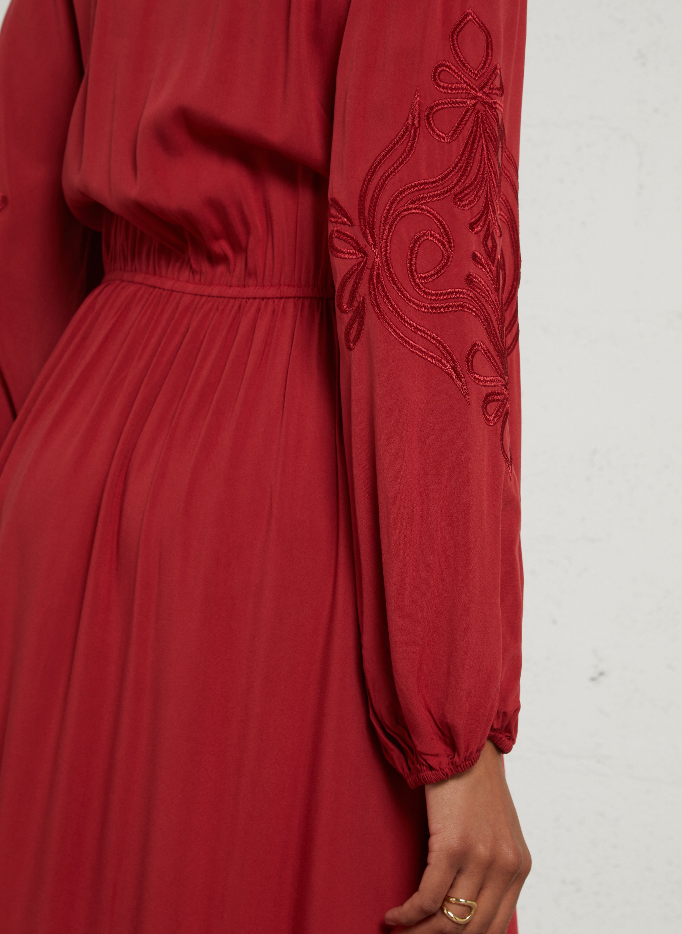 Langes, tailliertes Kleid mit langen Ärmeln LA PETITE ETOILE Orange