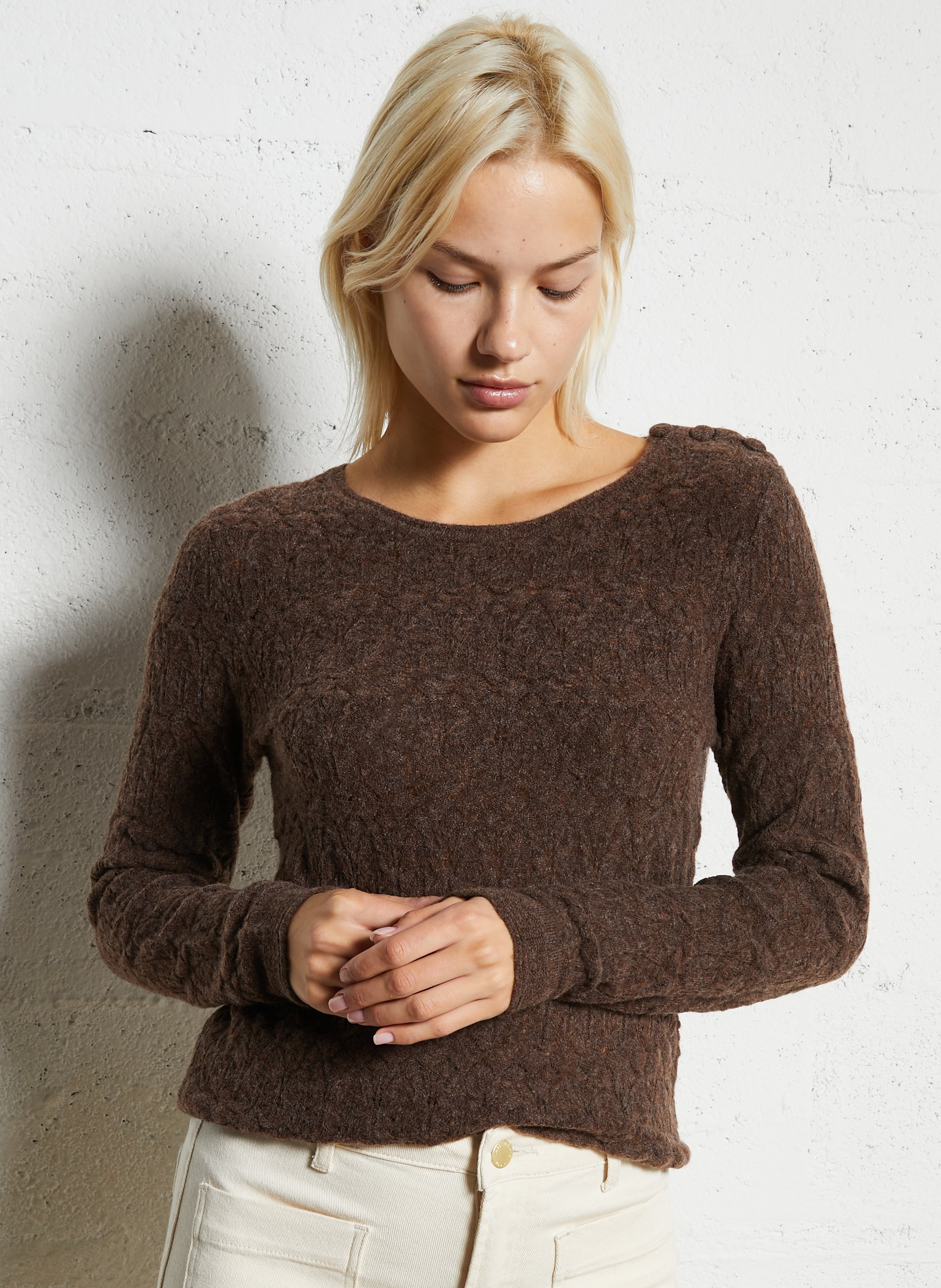 Gerade geschnittener Rundhalspullover aus Strick LA PETITE ETOILE Braun