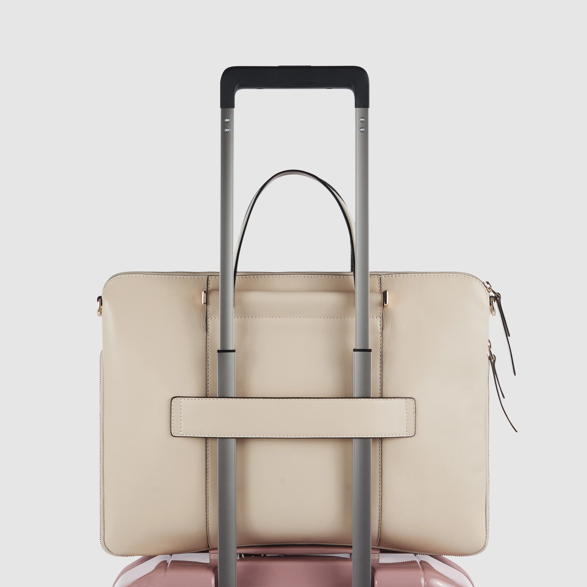 Leather messenger bag PIQUADRO Beige