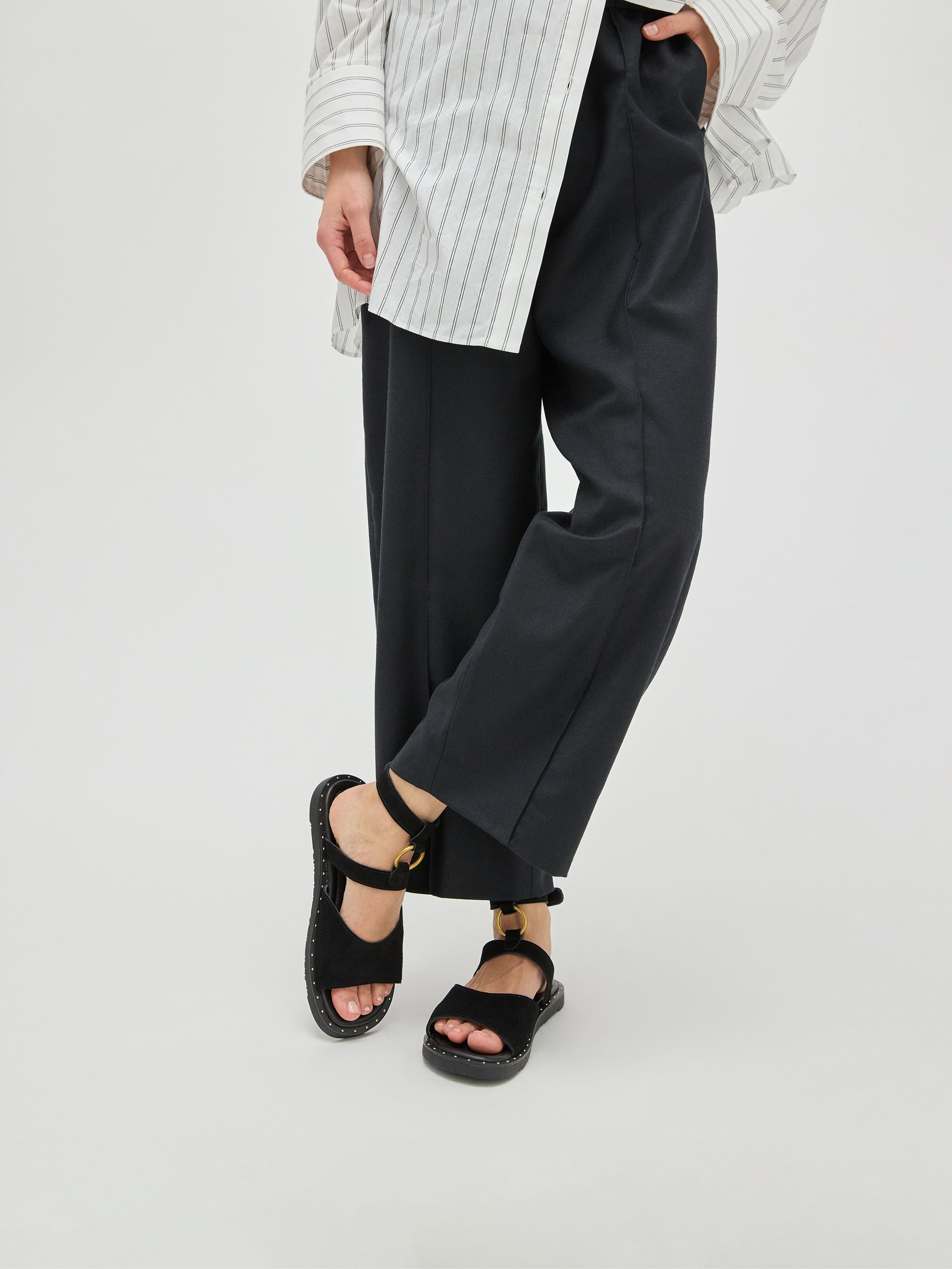 Flat suede sandals with strap Black
