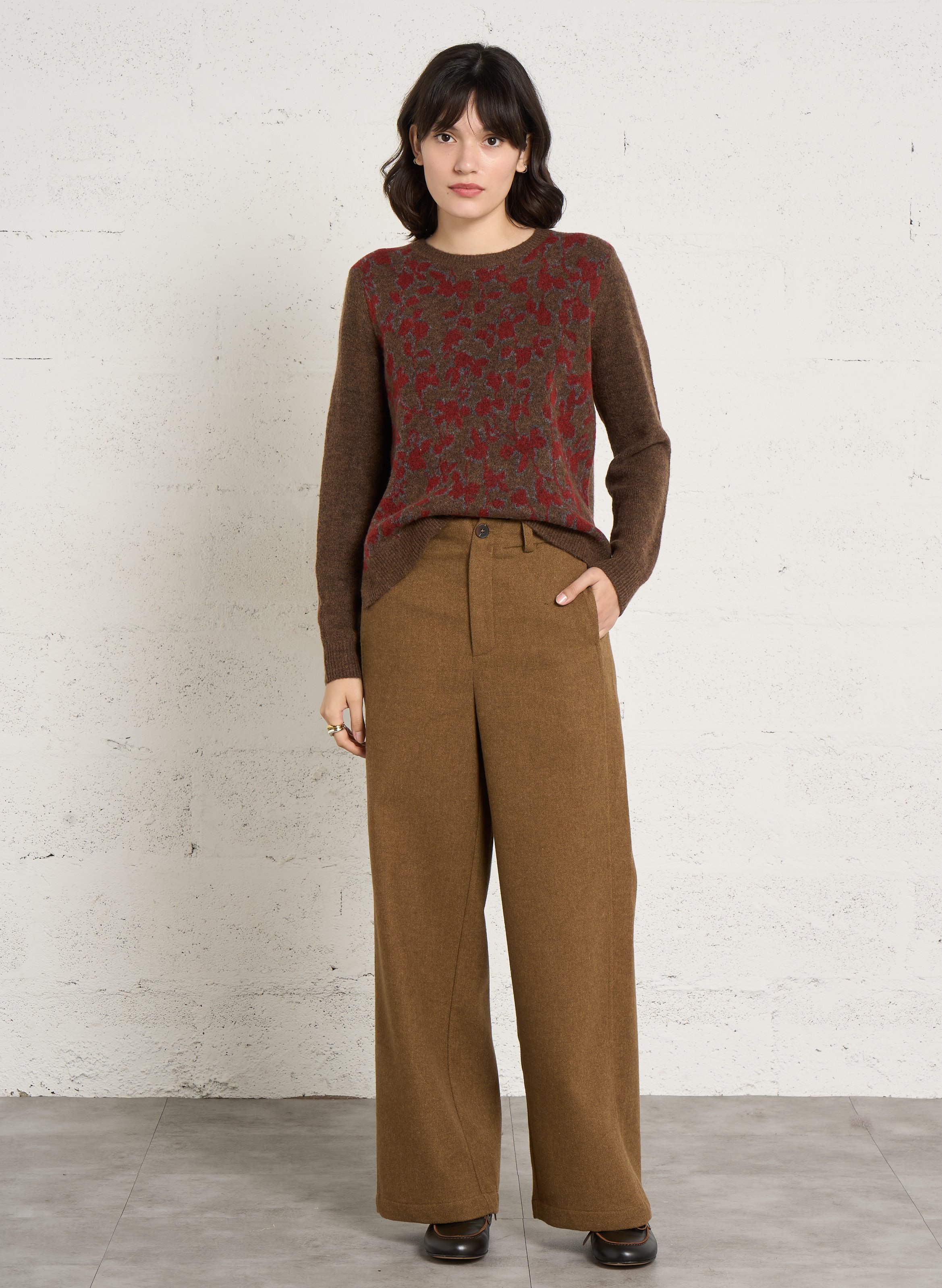 Pull droit col rond jacquard motif fleuri NICE THINGS Marron