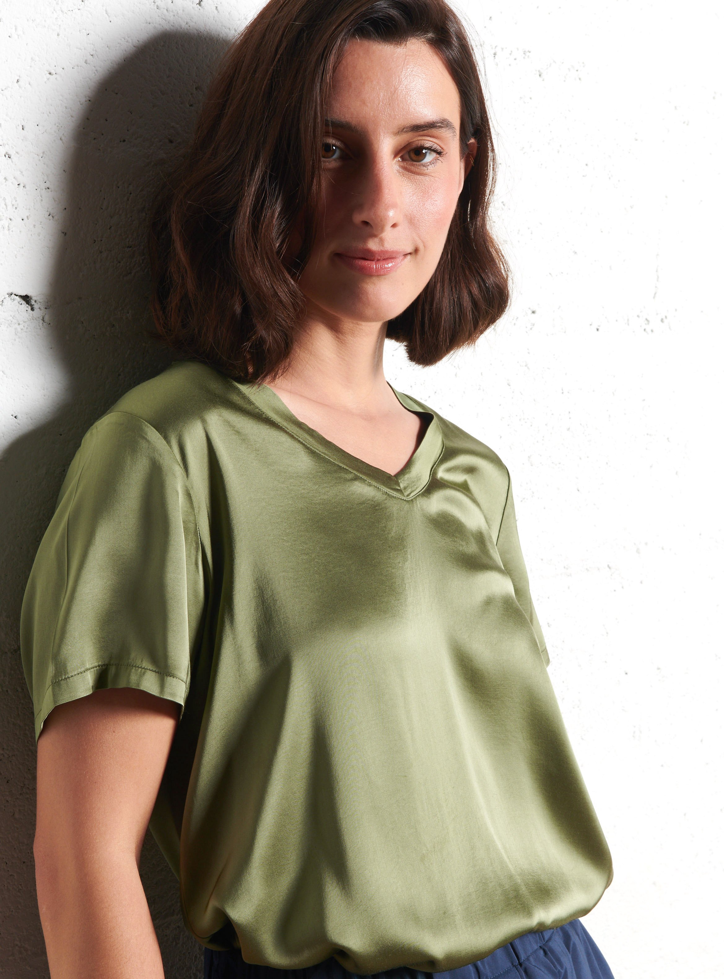 Satin V-neck oversized T-shirt SUD EXPRESS