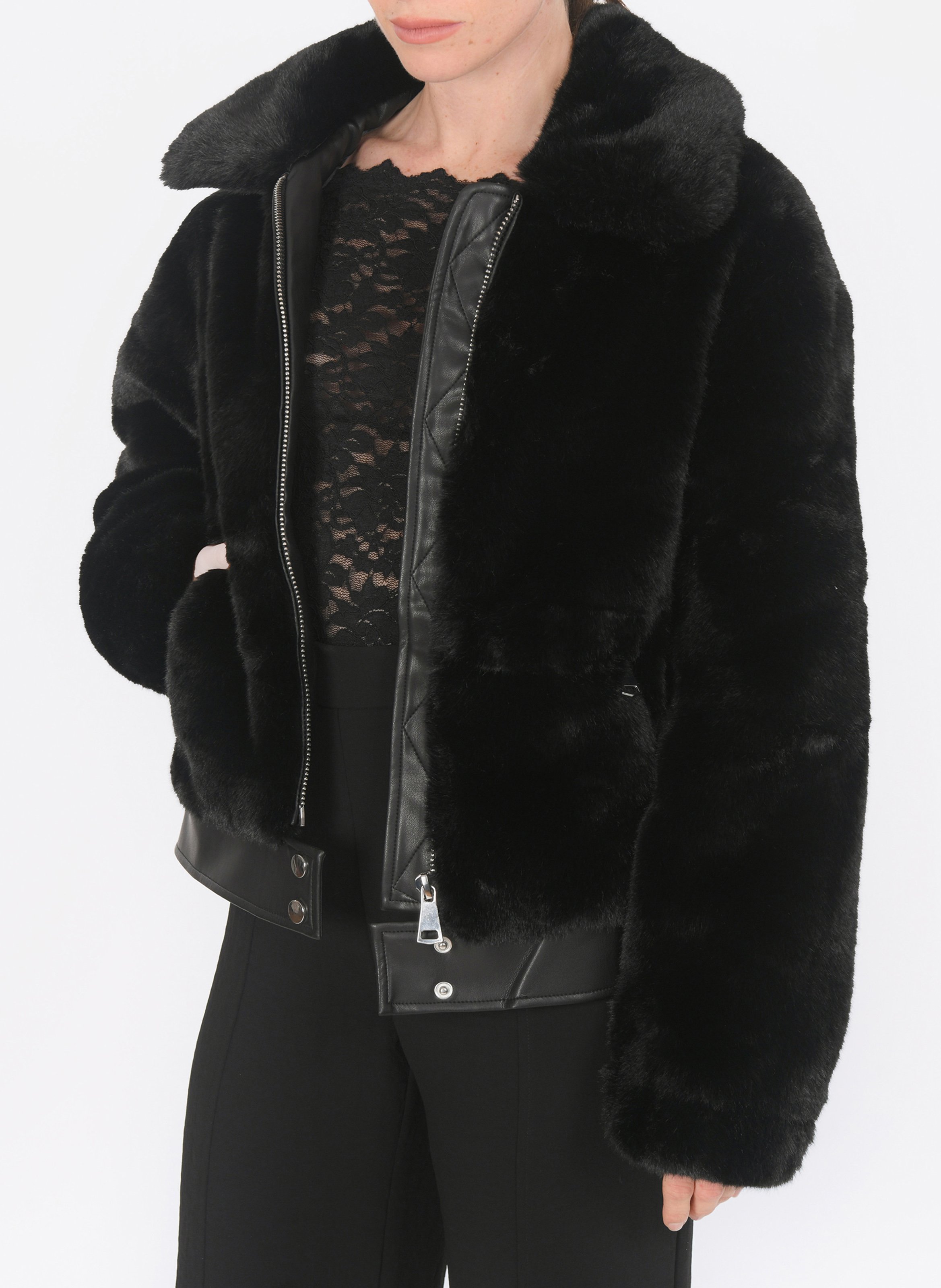 Chaqueta corta de imitación de piel lisa KOOKAI Negro