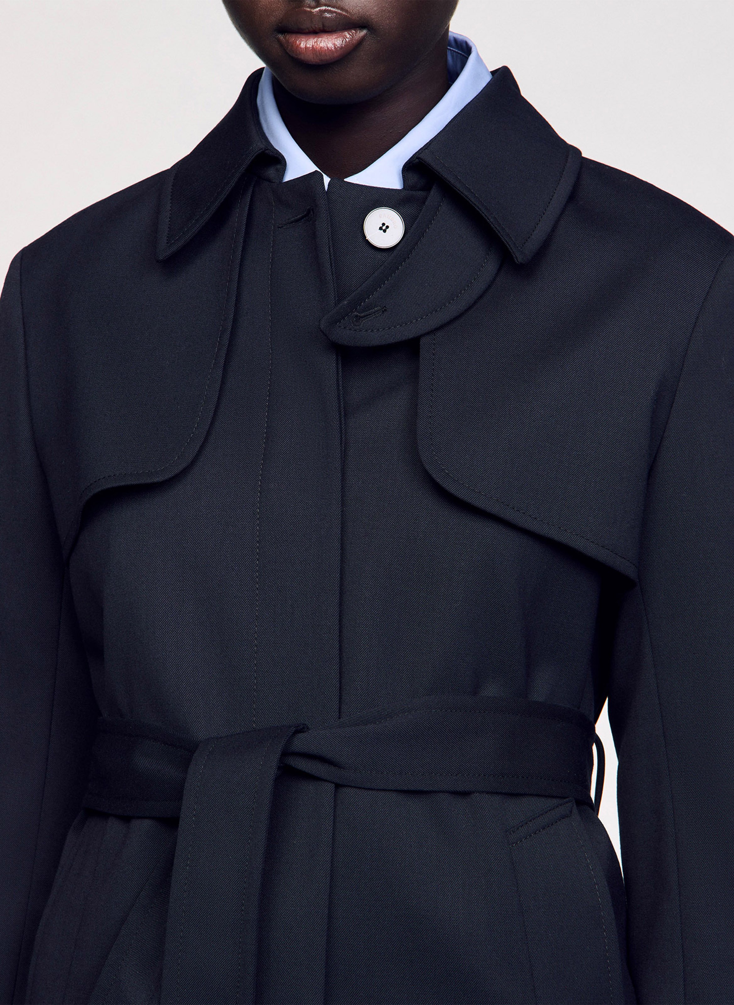 Trenchcoat met klassieke kraag en geplooid detail op de rug SANDRO Blauw
