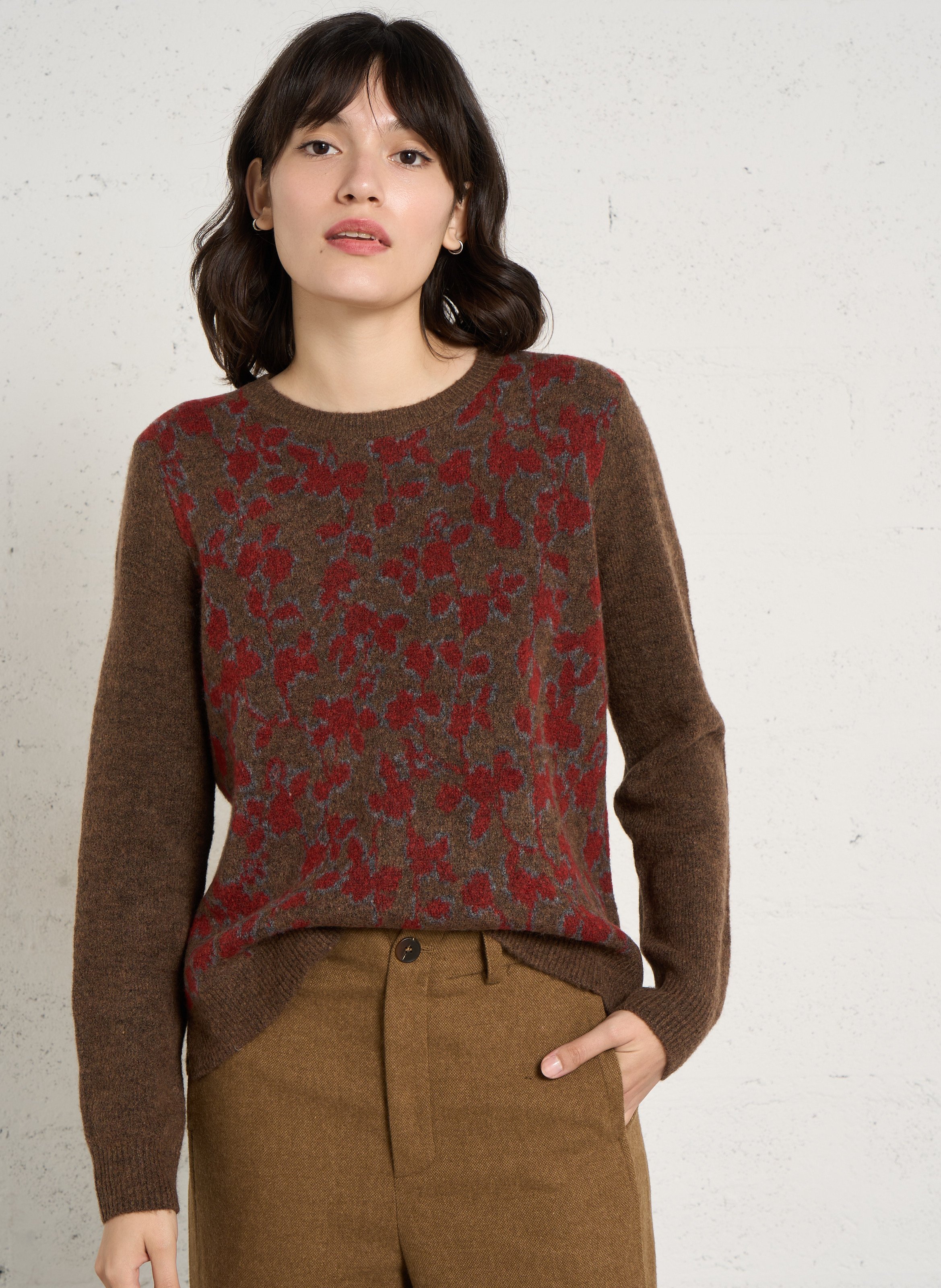 Pull droit col rond jacquard motif fleuri NICE THINGS Marron