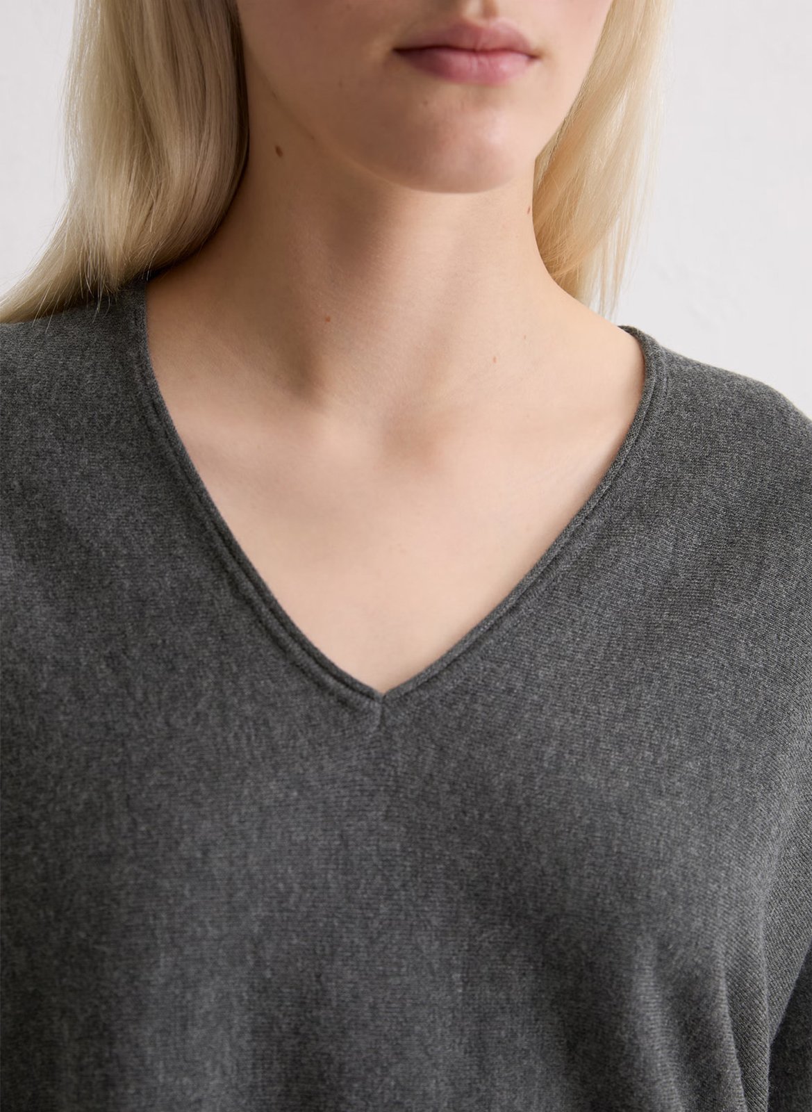 Jersey amplio de lana mezclada con cuello en V liso. MARC O'POLO Gris