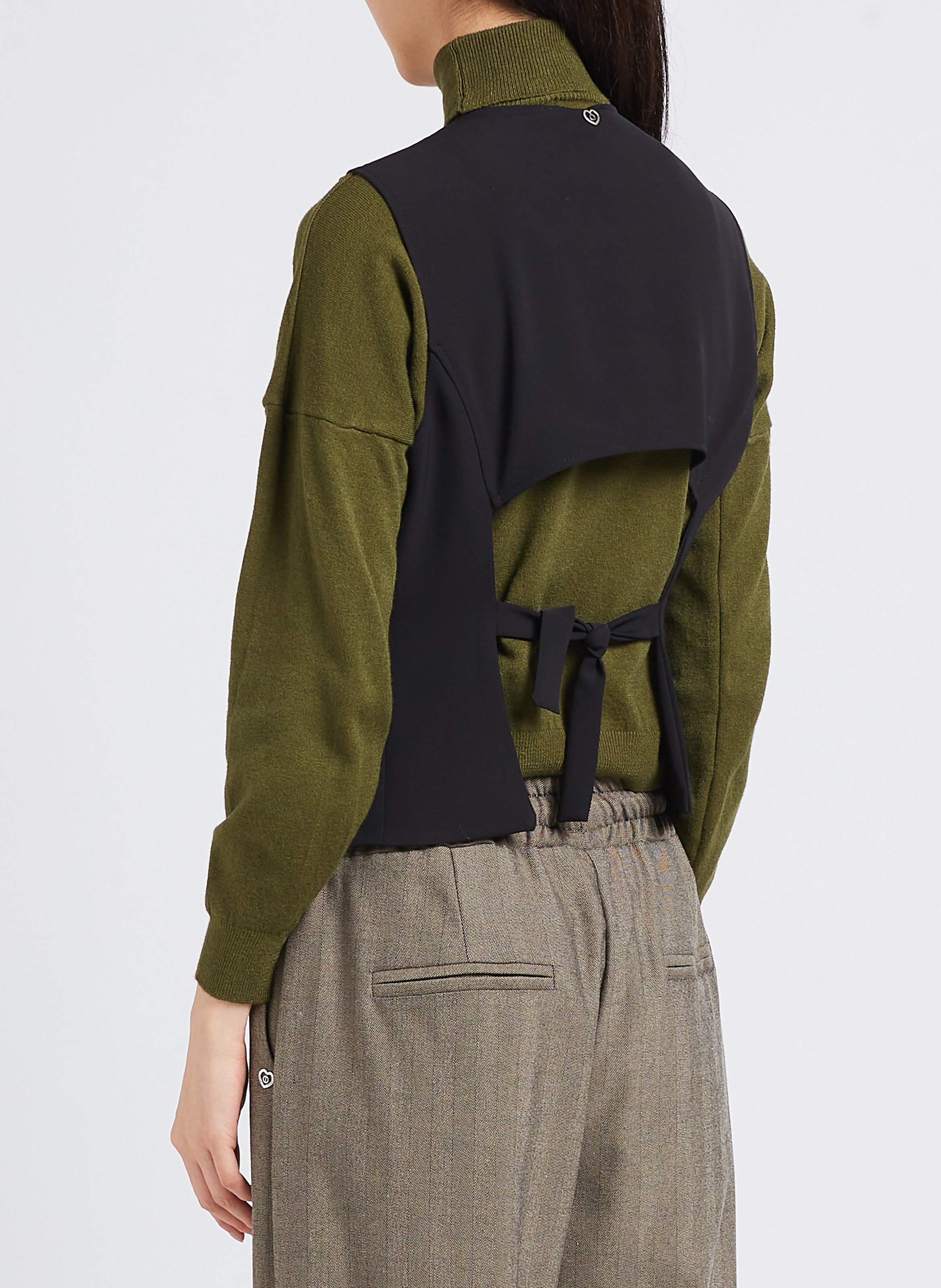 Gilet droit court à col V Noir