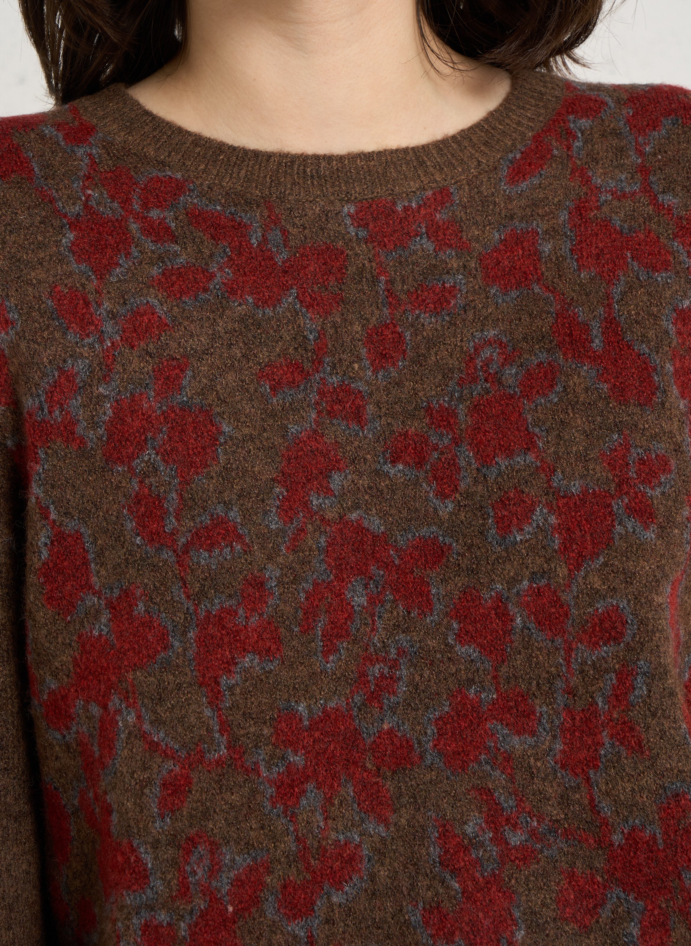 Pull droit col rond jacquard motif fleuri NICE THINGS Marron
