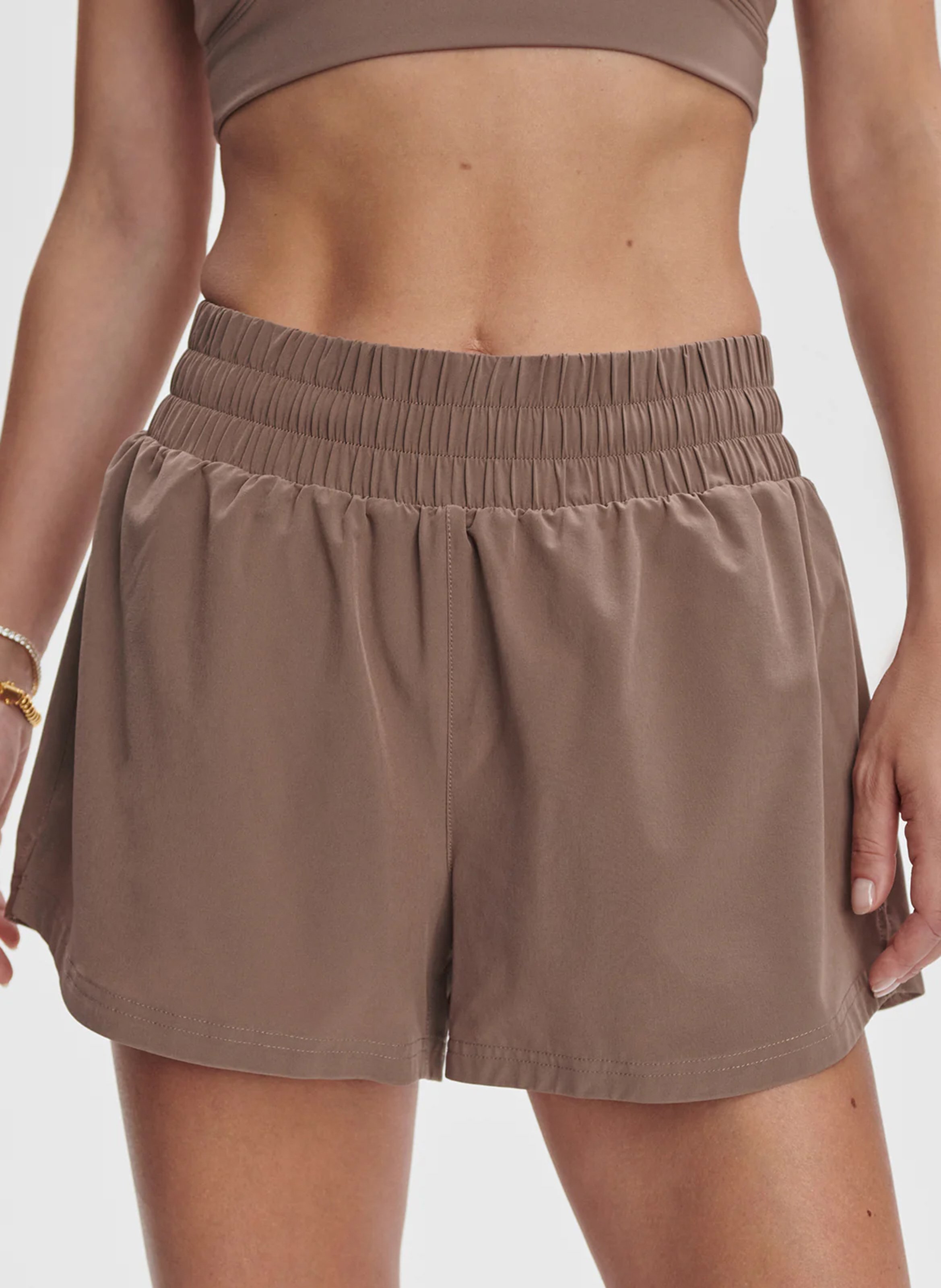 Gerad geschnittene Shorts VARLEY Braun