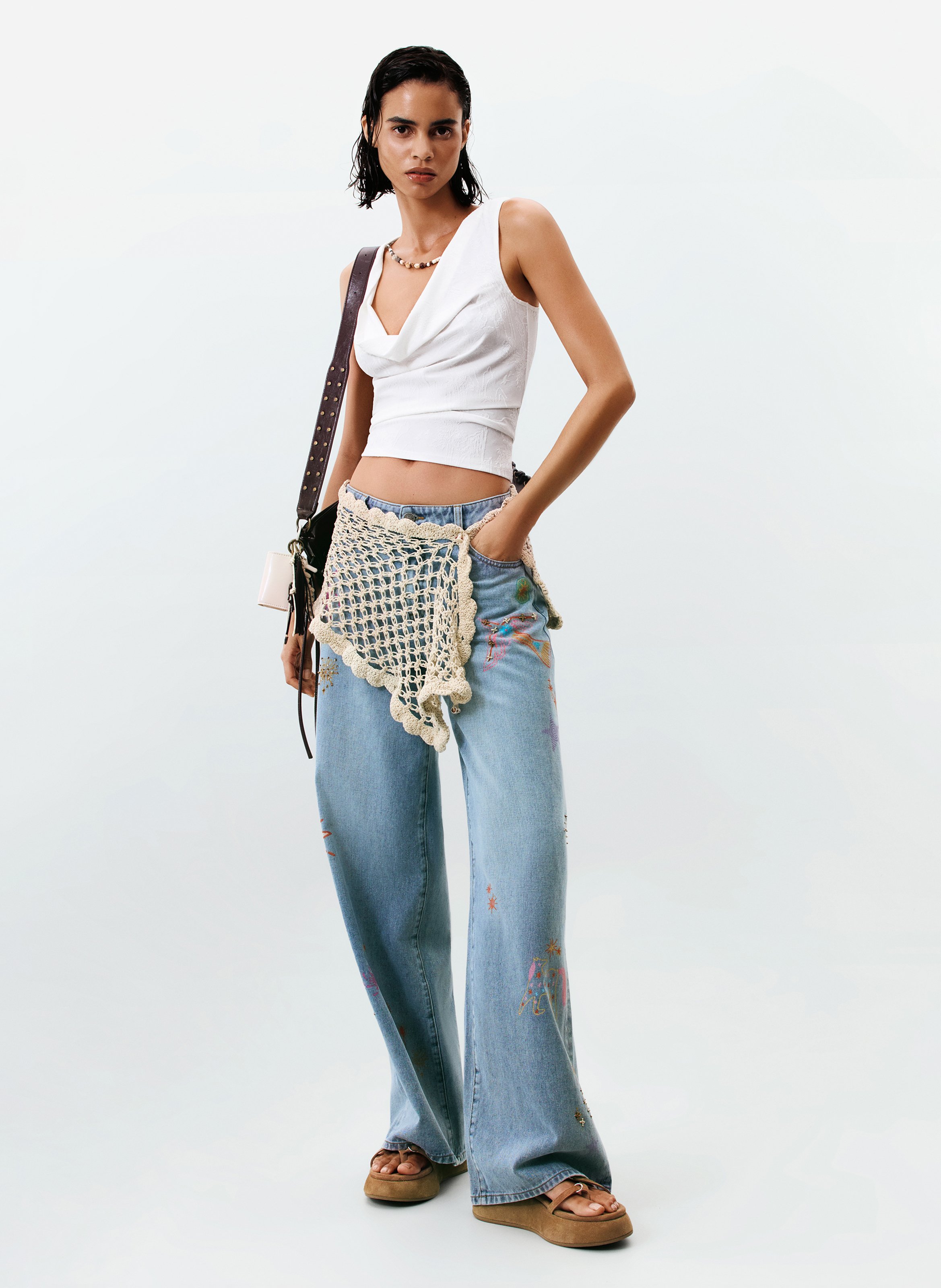 Top moulant col bénitier DESIGUAL Blanc