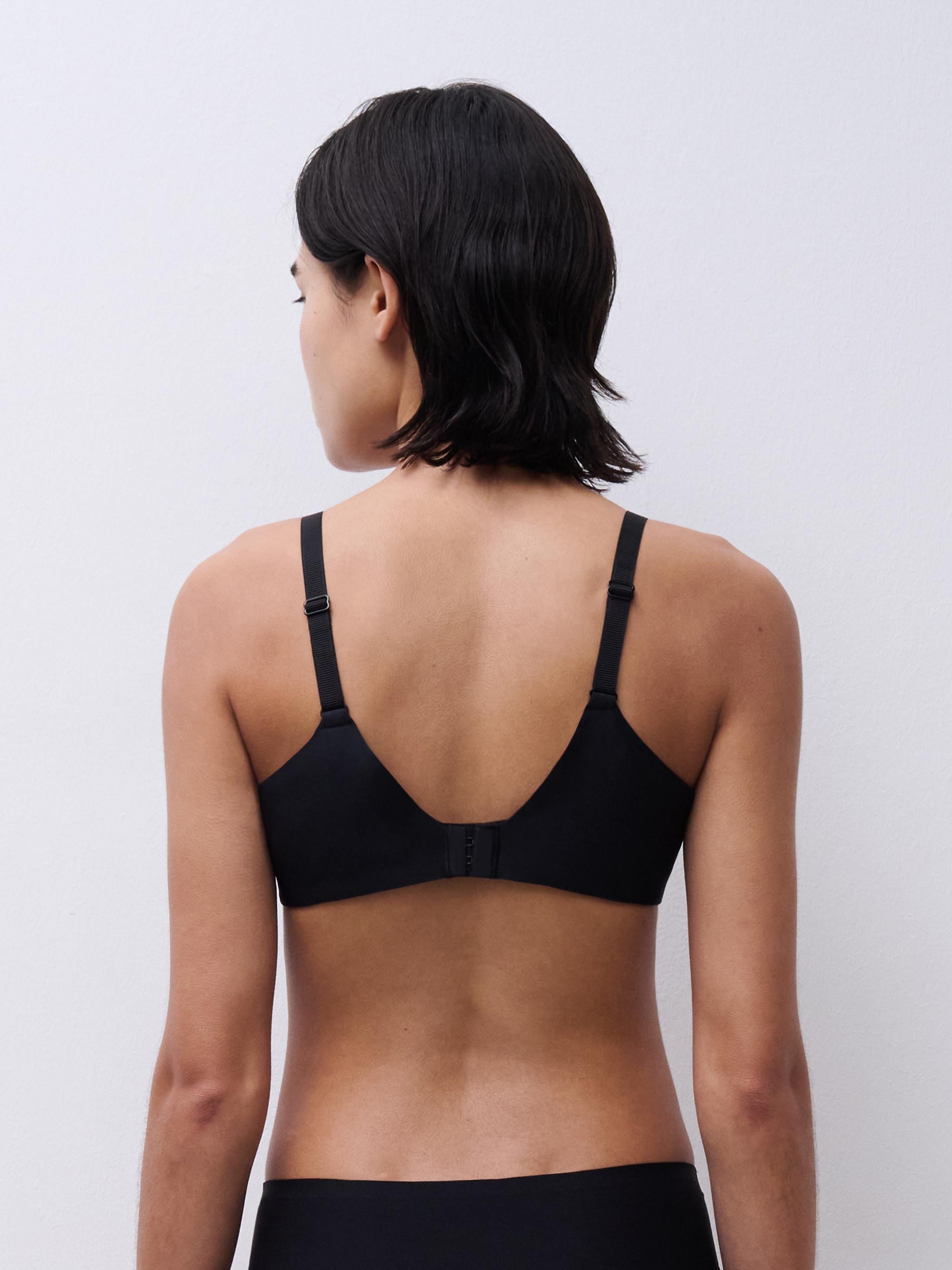 Very supportive memory foam bra with a deep cup CHANTELLE Black