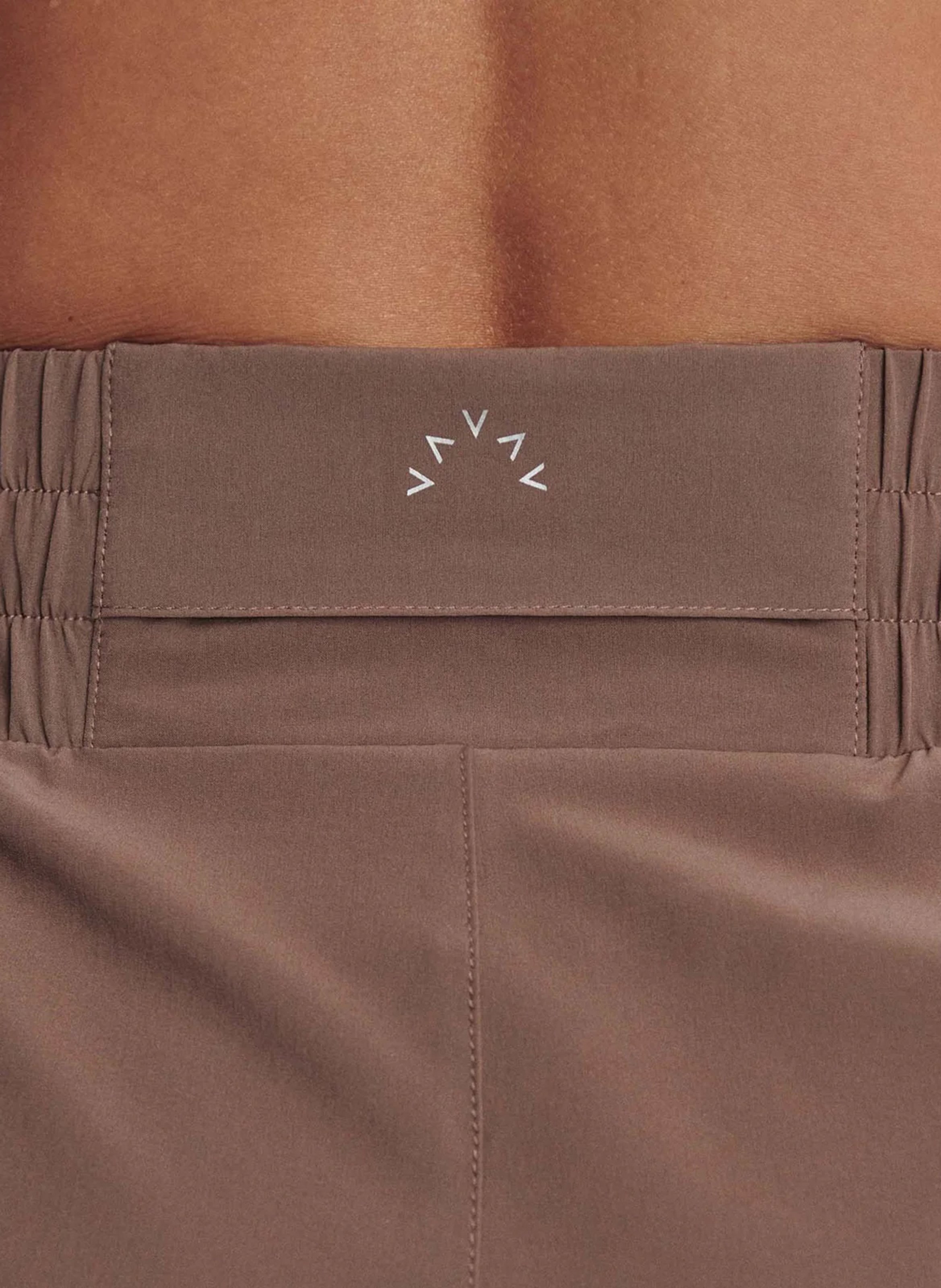 Gerad geschnittene Shorts VARLEY Braun
