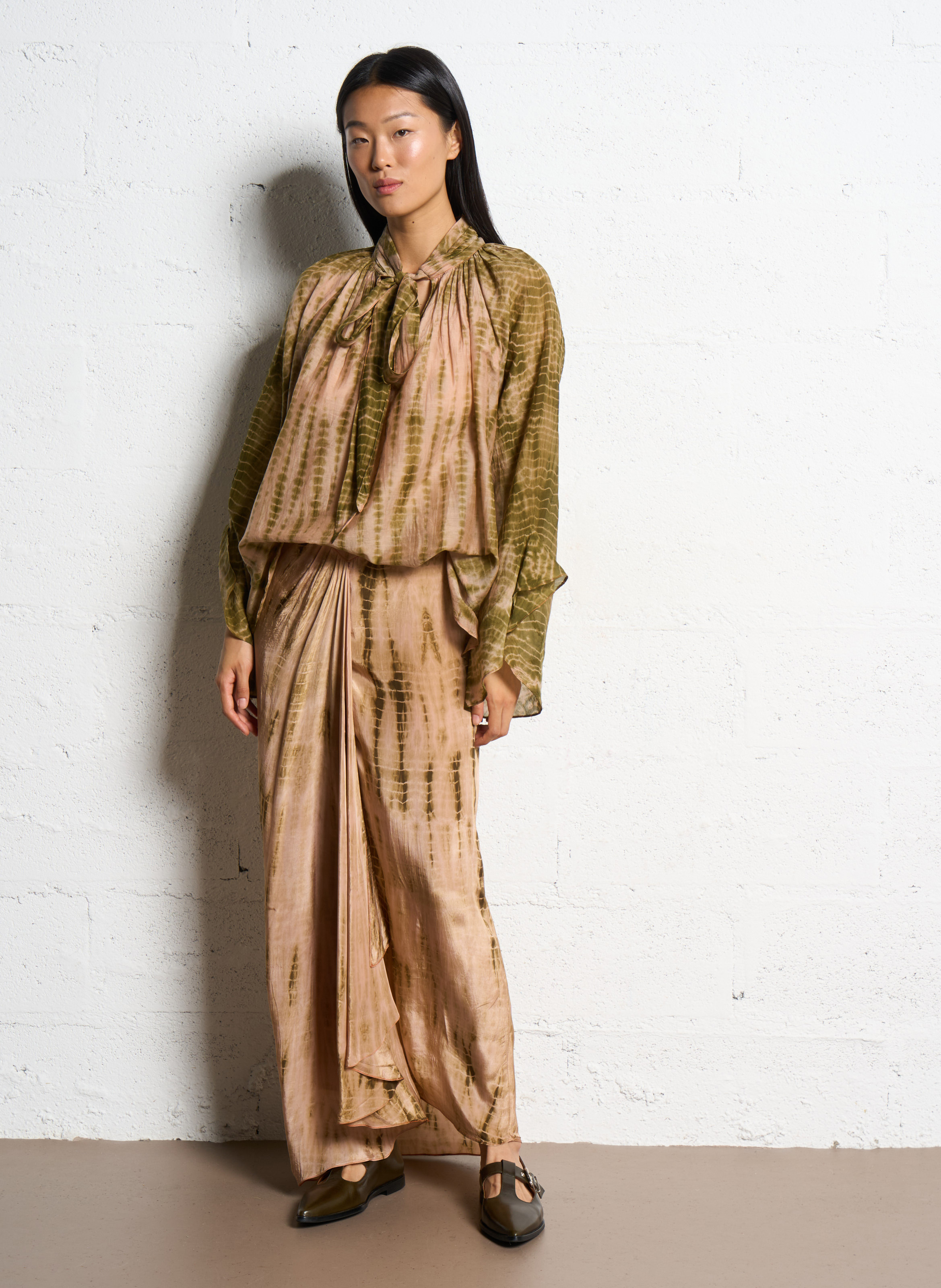 Blouse with lavallière collar in blended cotton and silk MES DEMOISELLES Multicolored