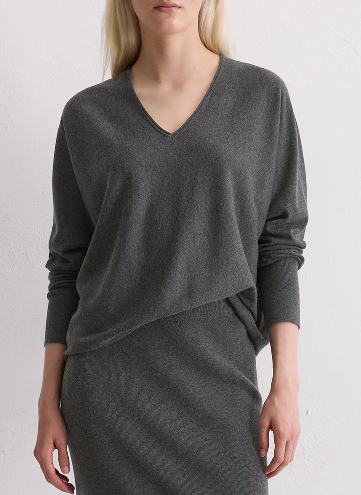 Jersey amplio de lana mezclada con cuello en V liso. MARC O'POLO Gris