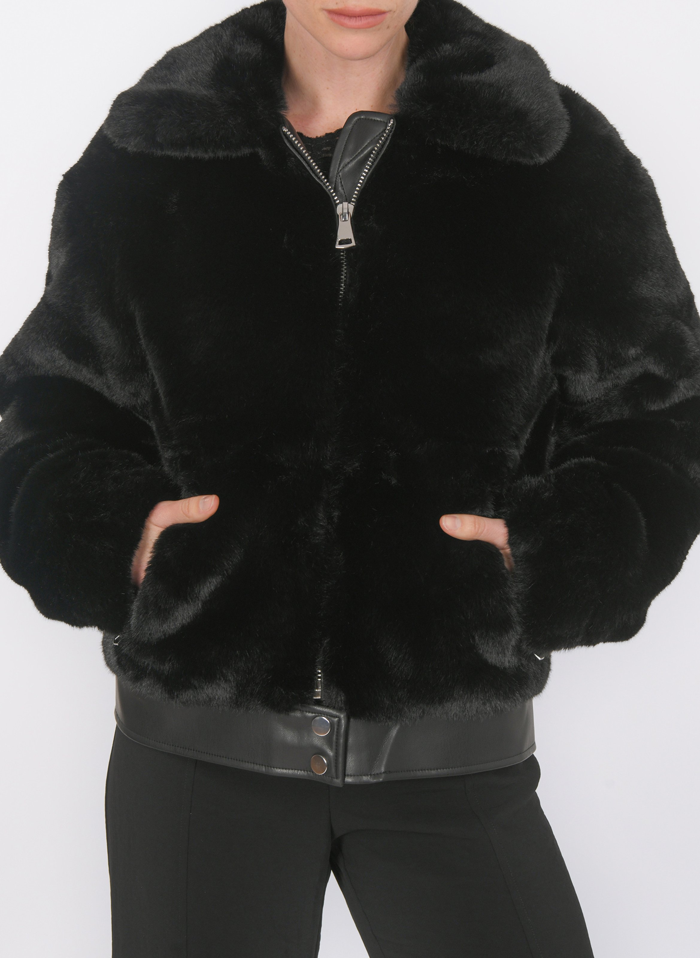 Chaqueta corta de imitación de piel lisa KOOKAI Negro