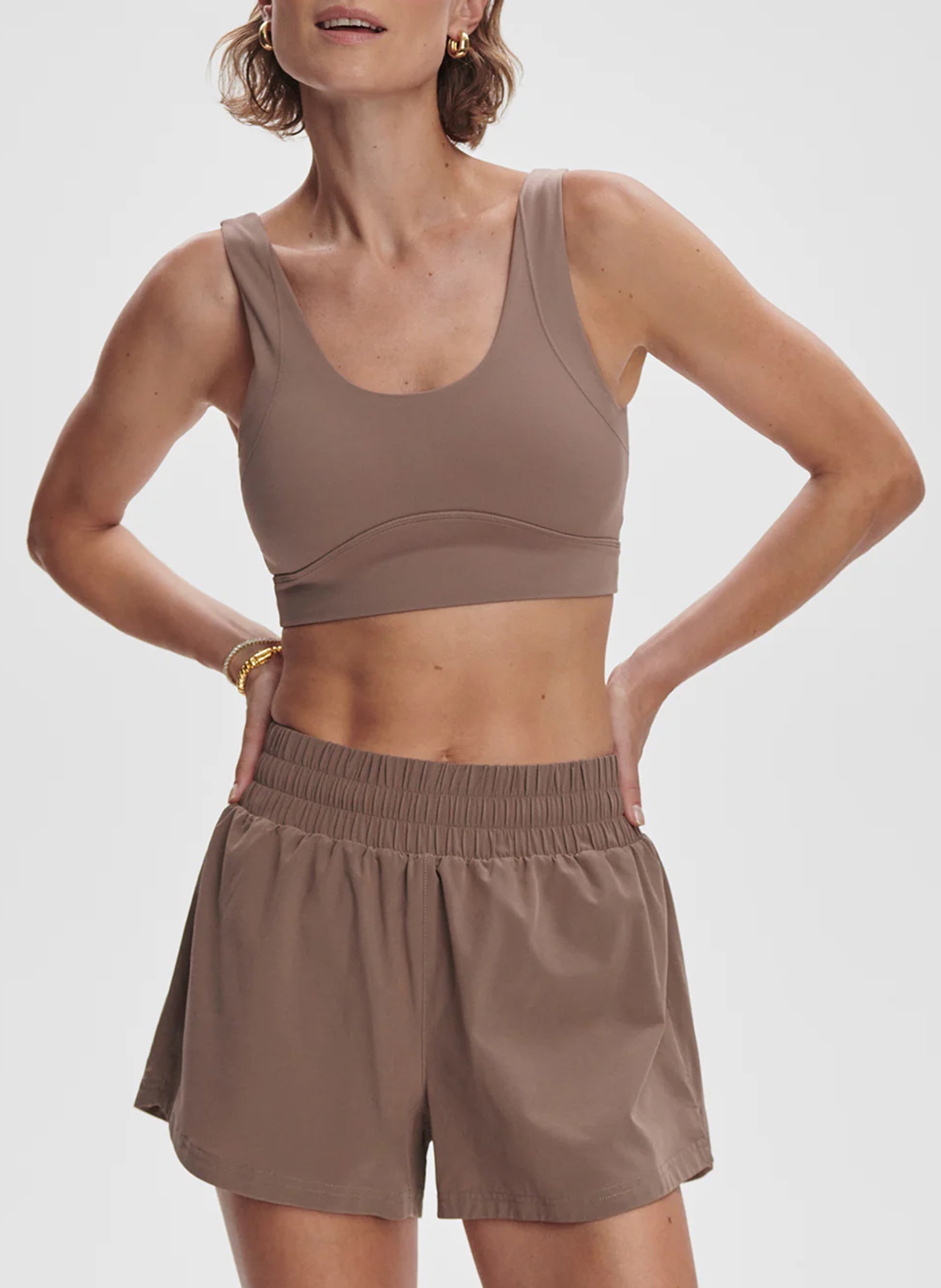 Gerad geschnittene Shorts VARLEY Braun