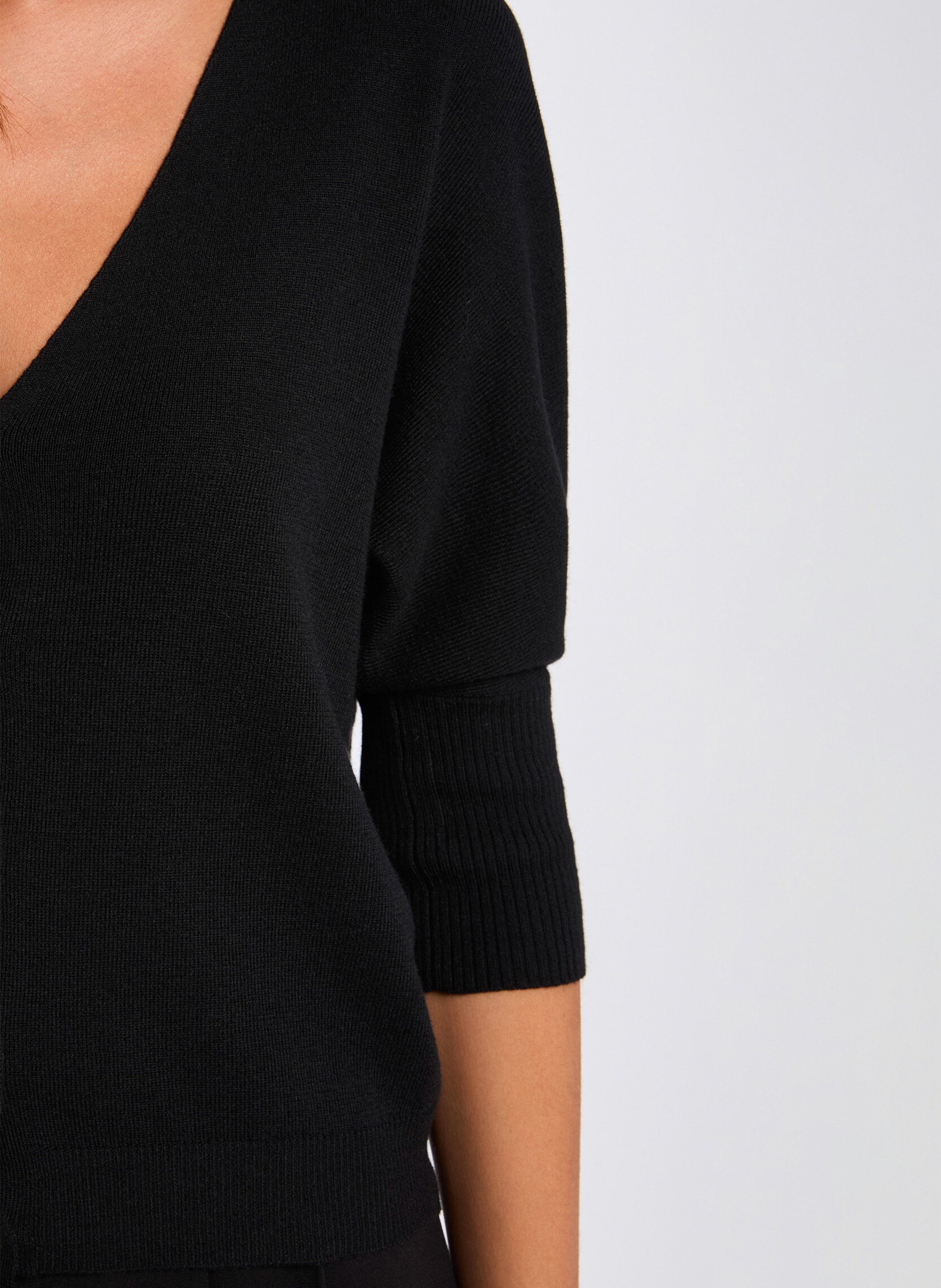 <em>Getailleerd vest met V-hals en effen knopen</em> MORGAN Zwart