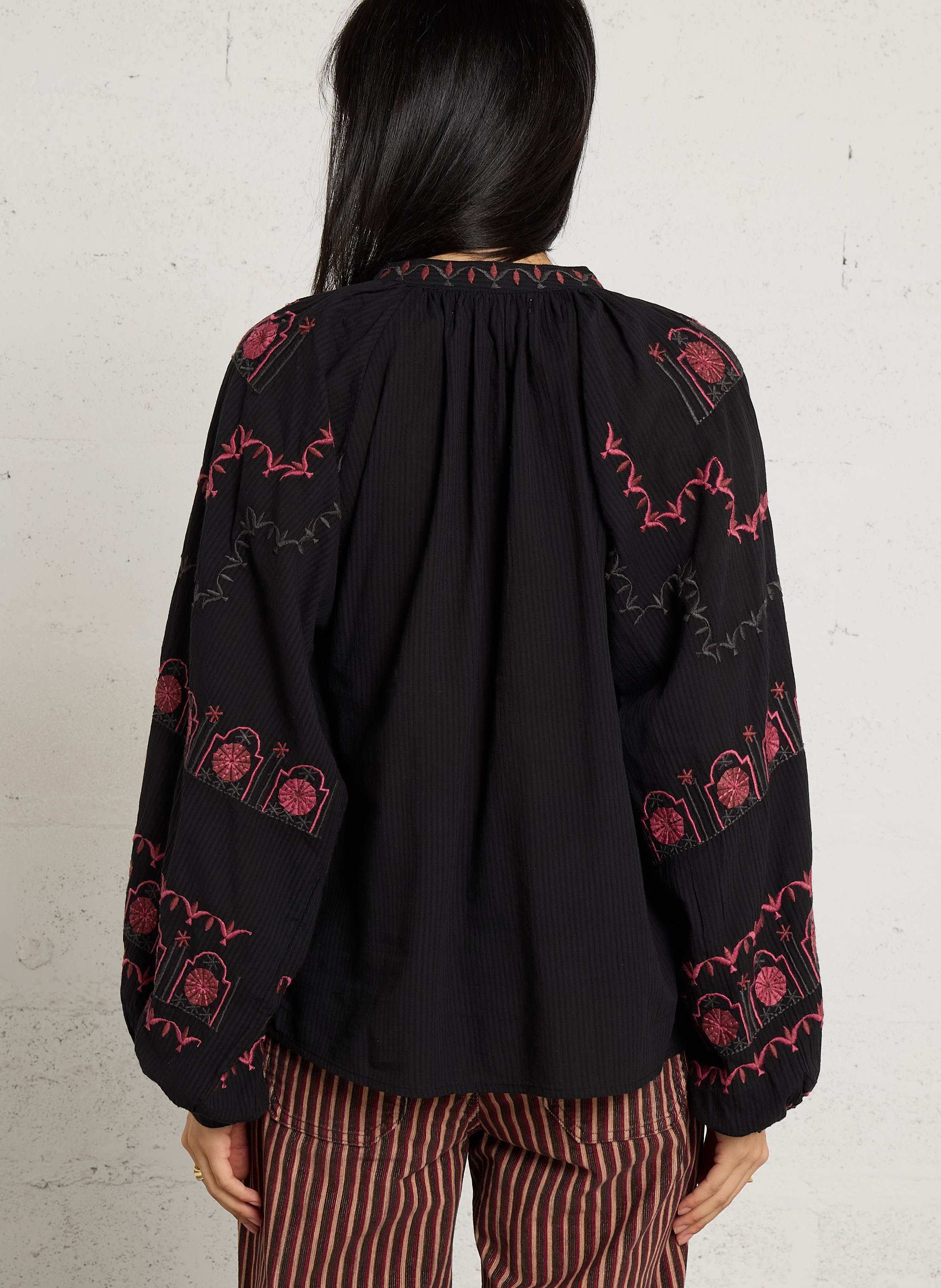 Ruimvallende blouse met katoenen borduursels MAISON HOTEL Roze