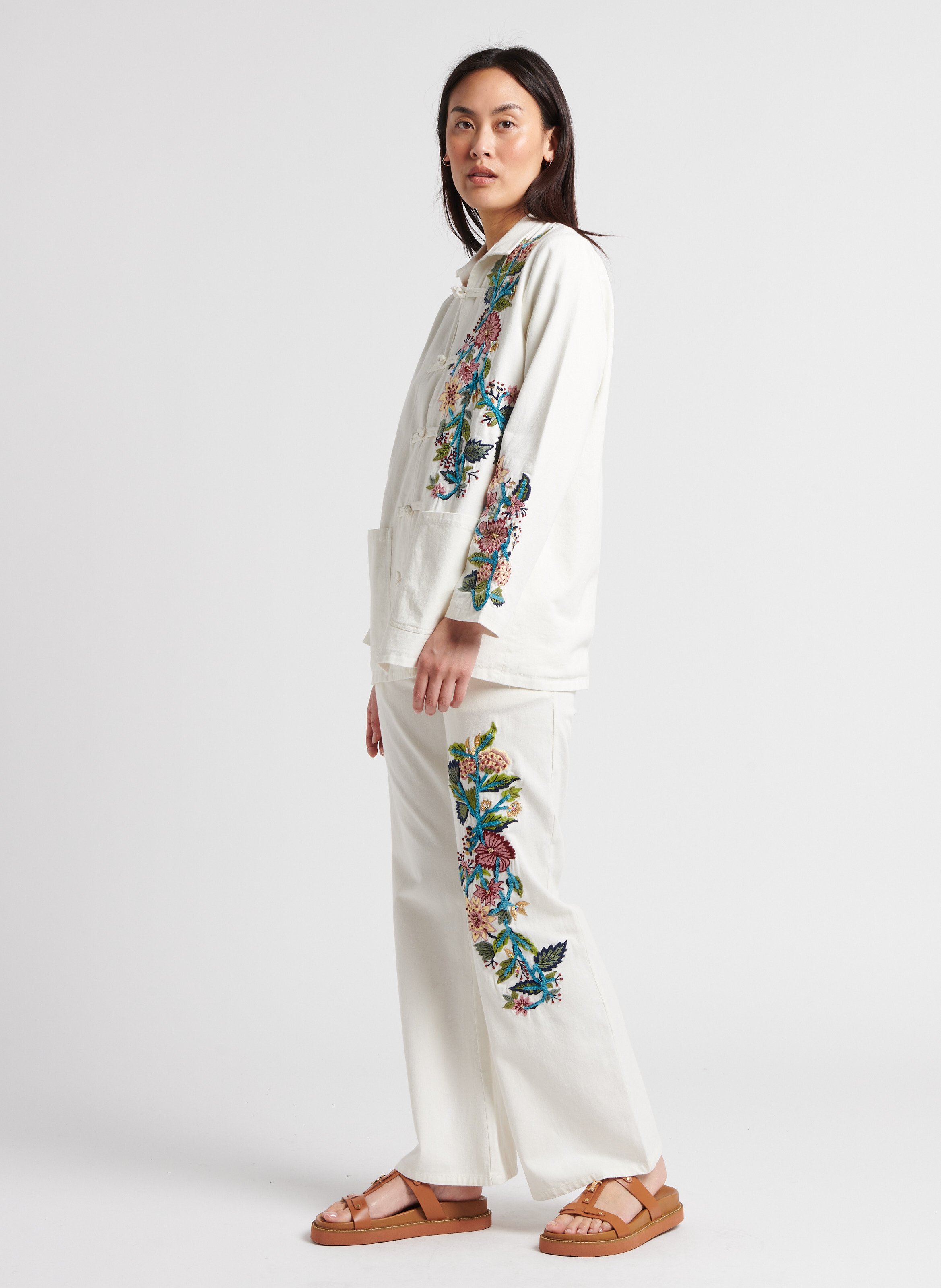 Katoenen jasje met klassieke kraag en borduursel Beige