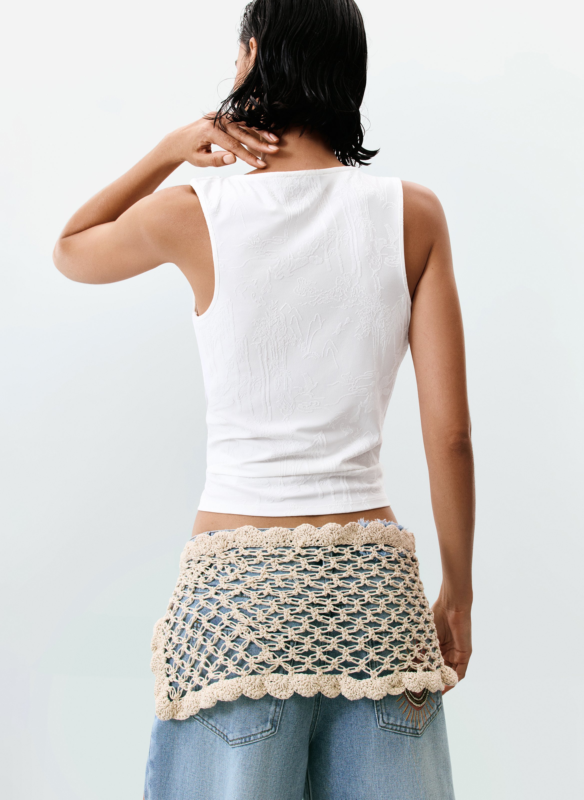 Top moulant col bénitier DESIGUAL Blanc