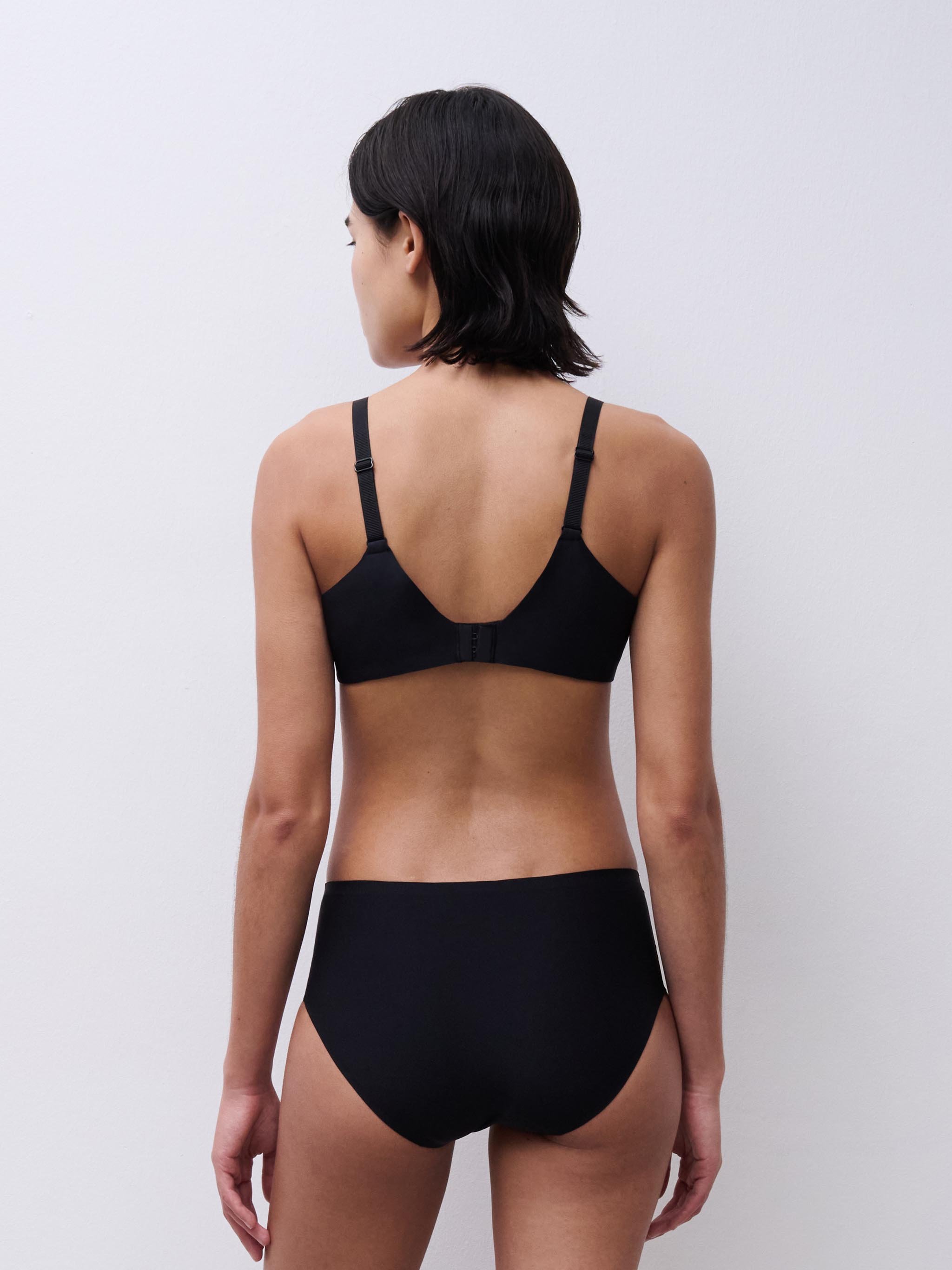 Very supportive memory foam bra with a deep cup CHANTELLE Black